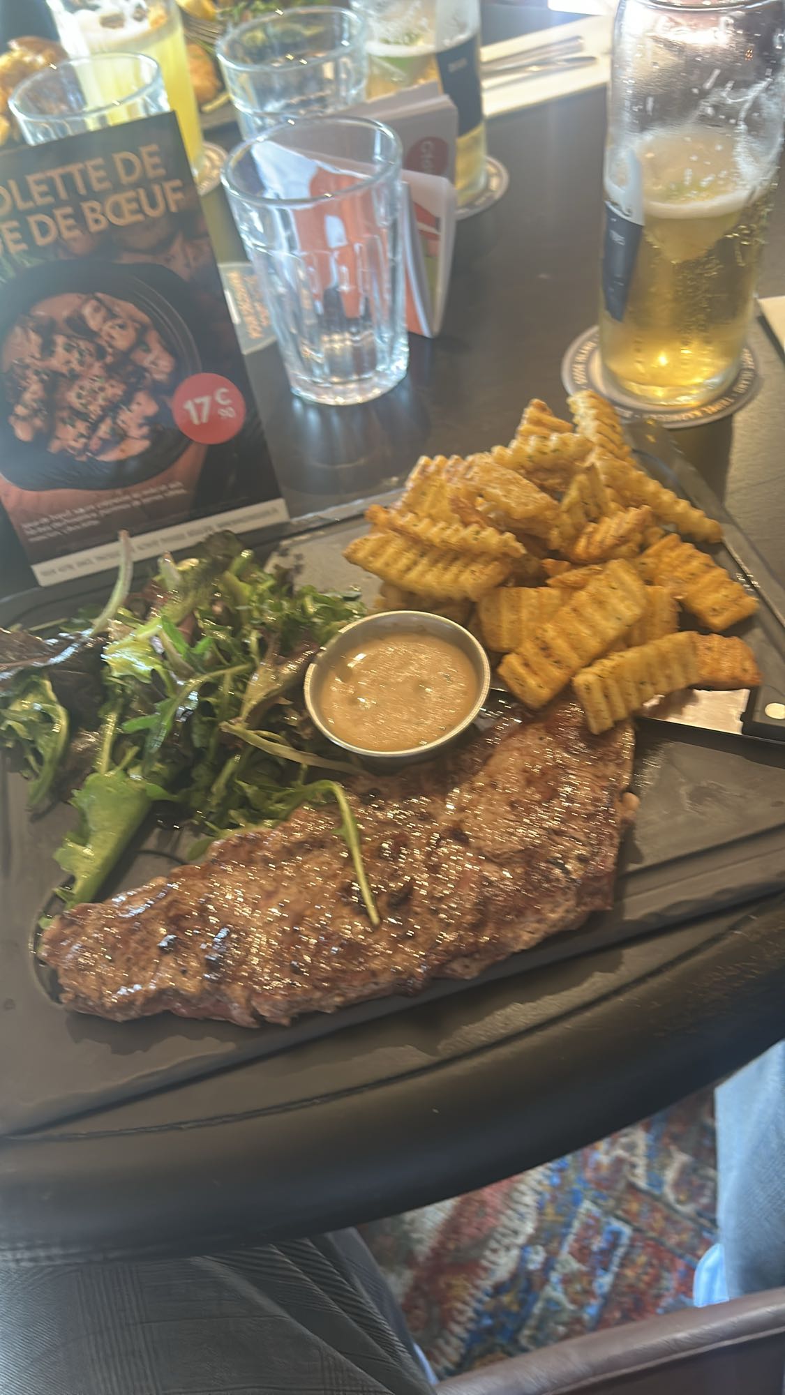 Steak frites et salade