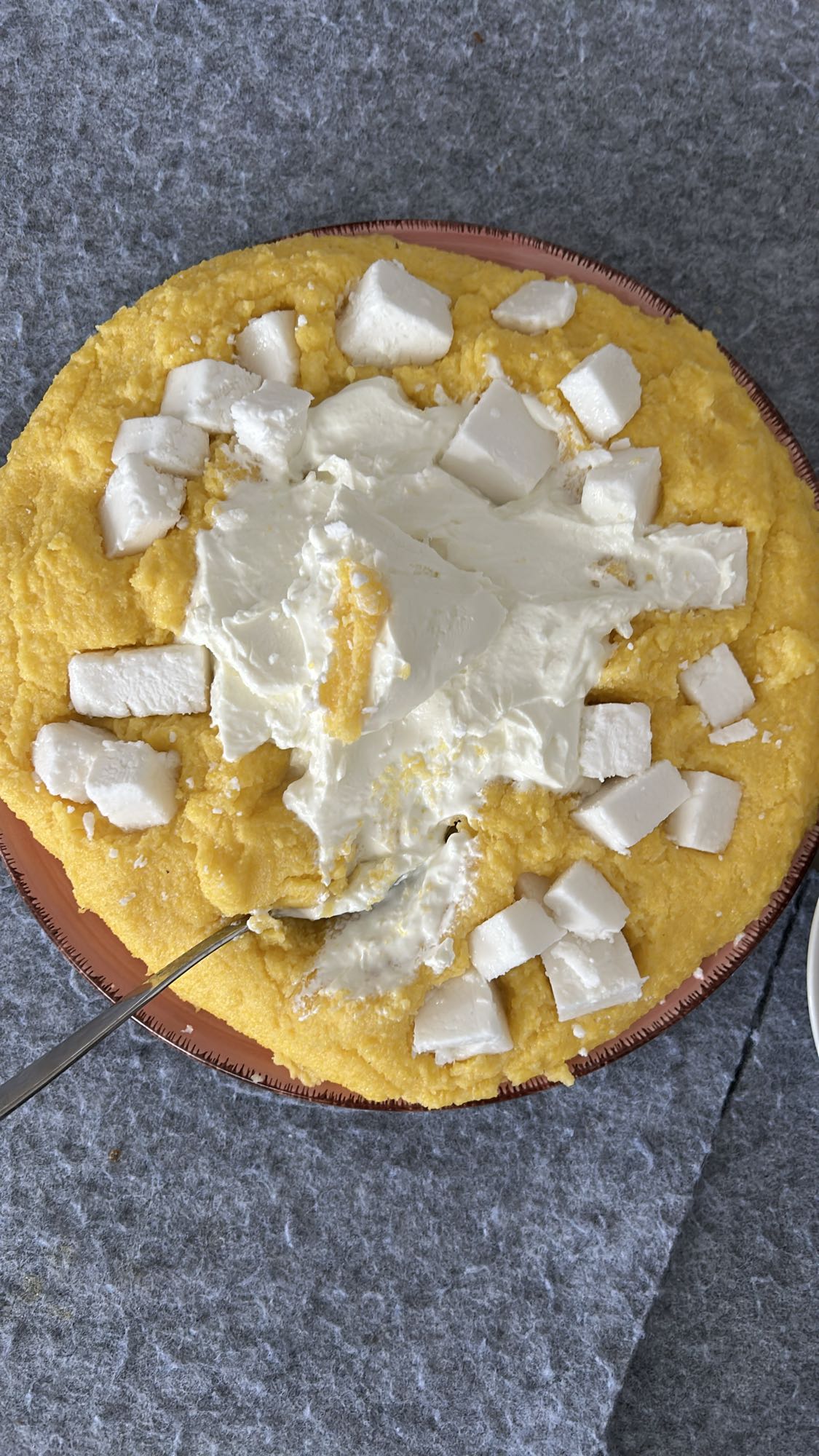 Polenta con queso y crema
