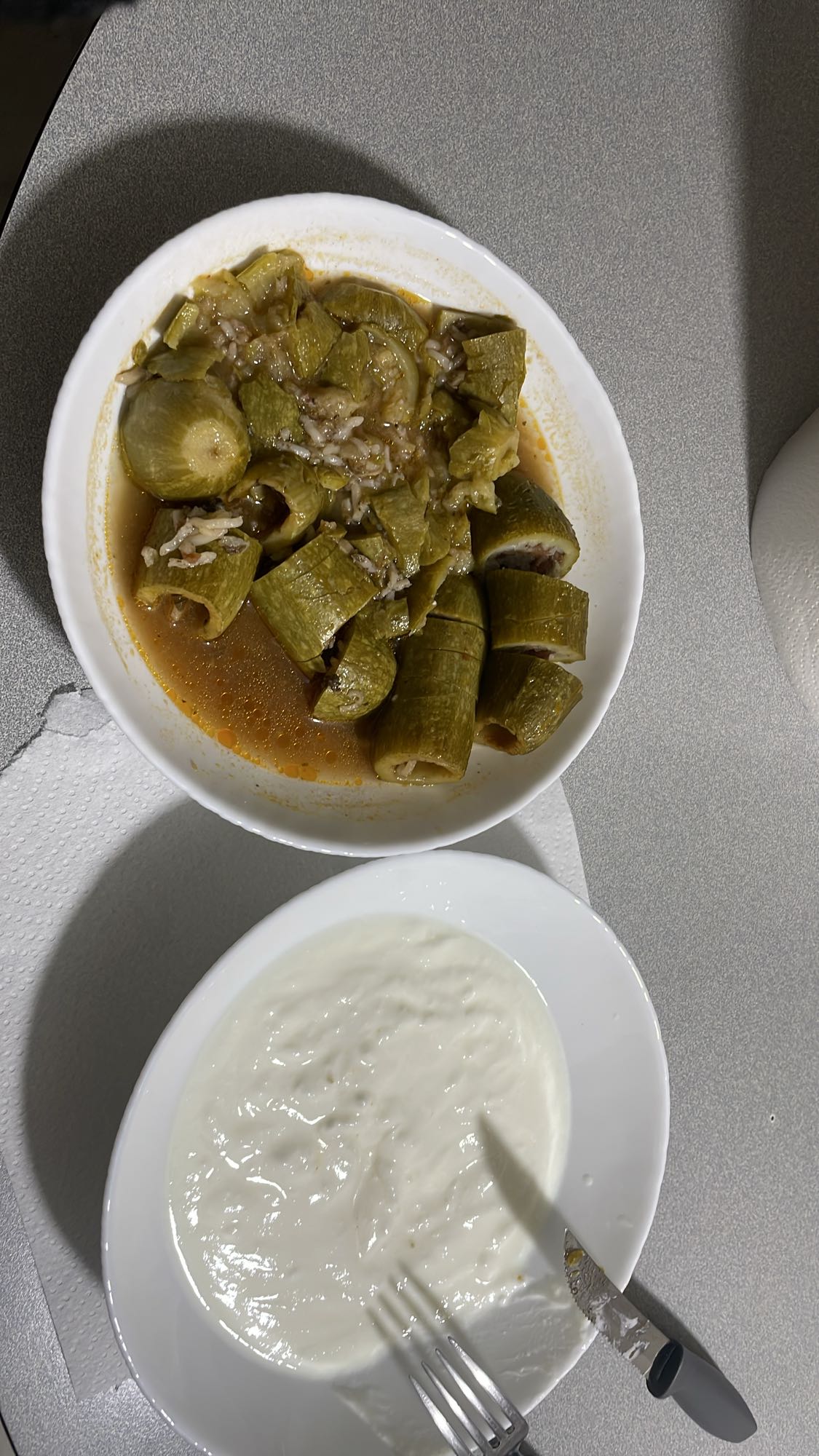 Stuffed zucchini with yogurt