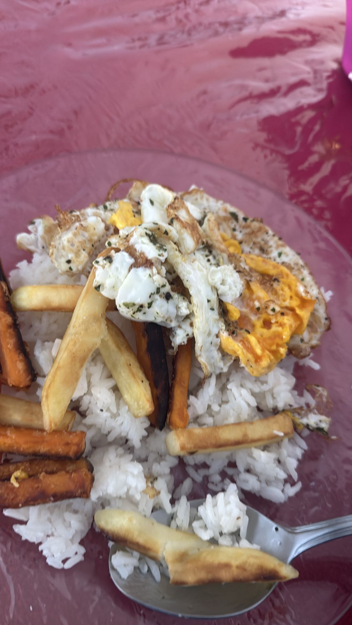 Arroz con papas y huevo