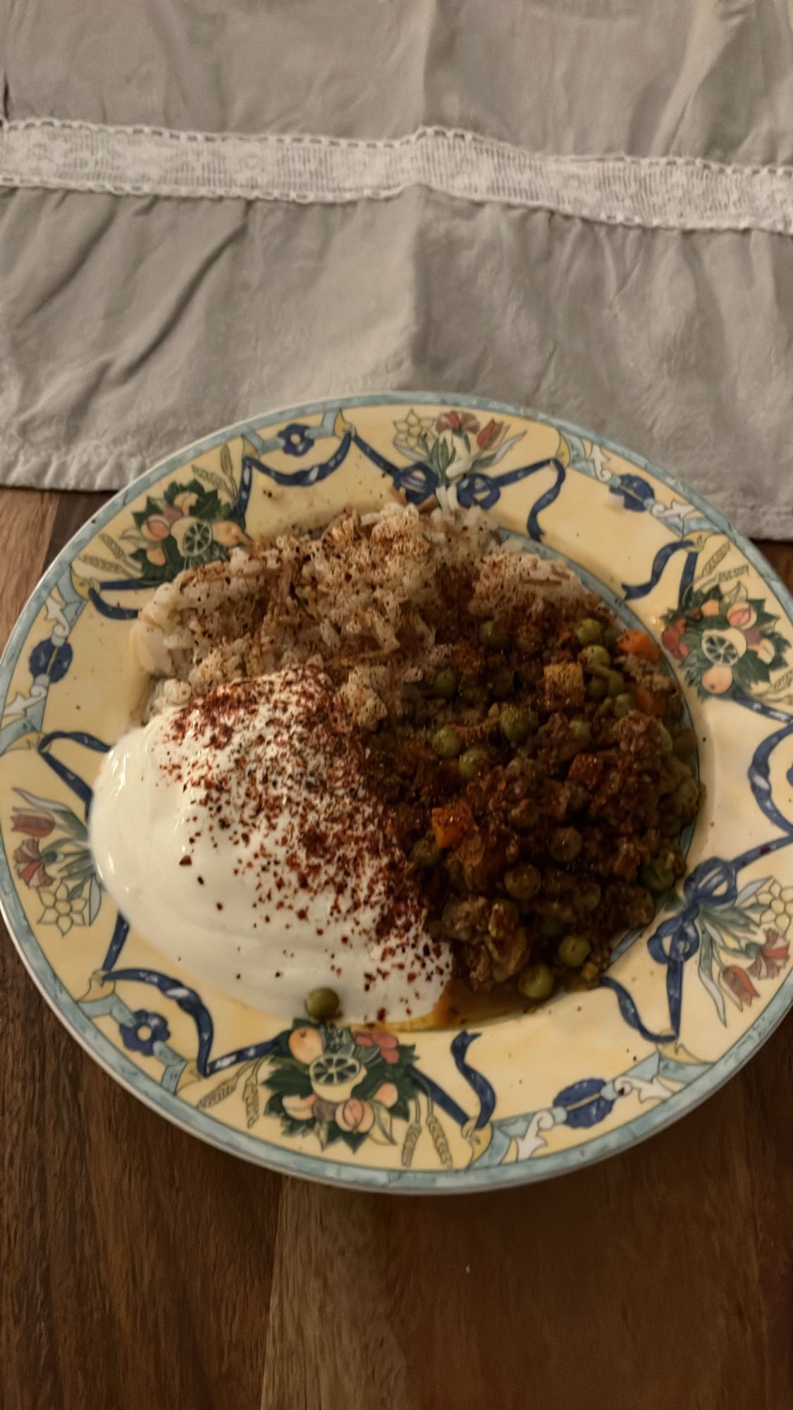 Kıymalı Bezelye, Pilav ve Yoğurt