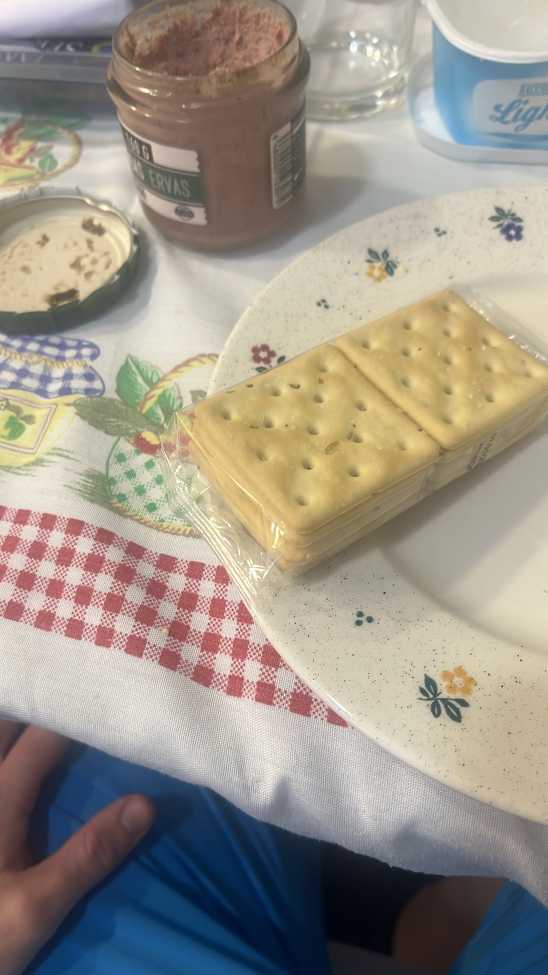 Galletas con paté y yogur