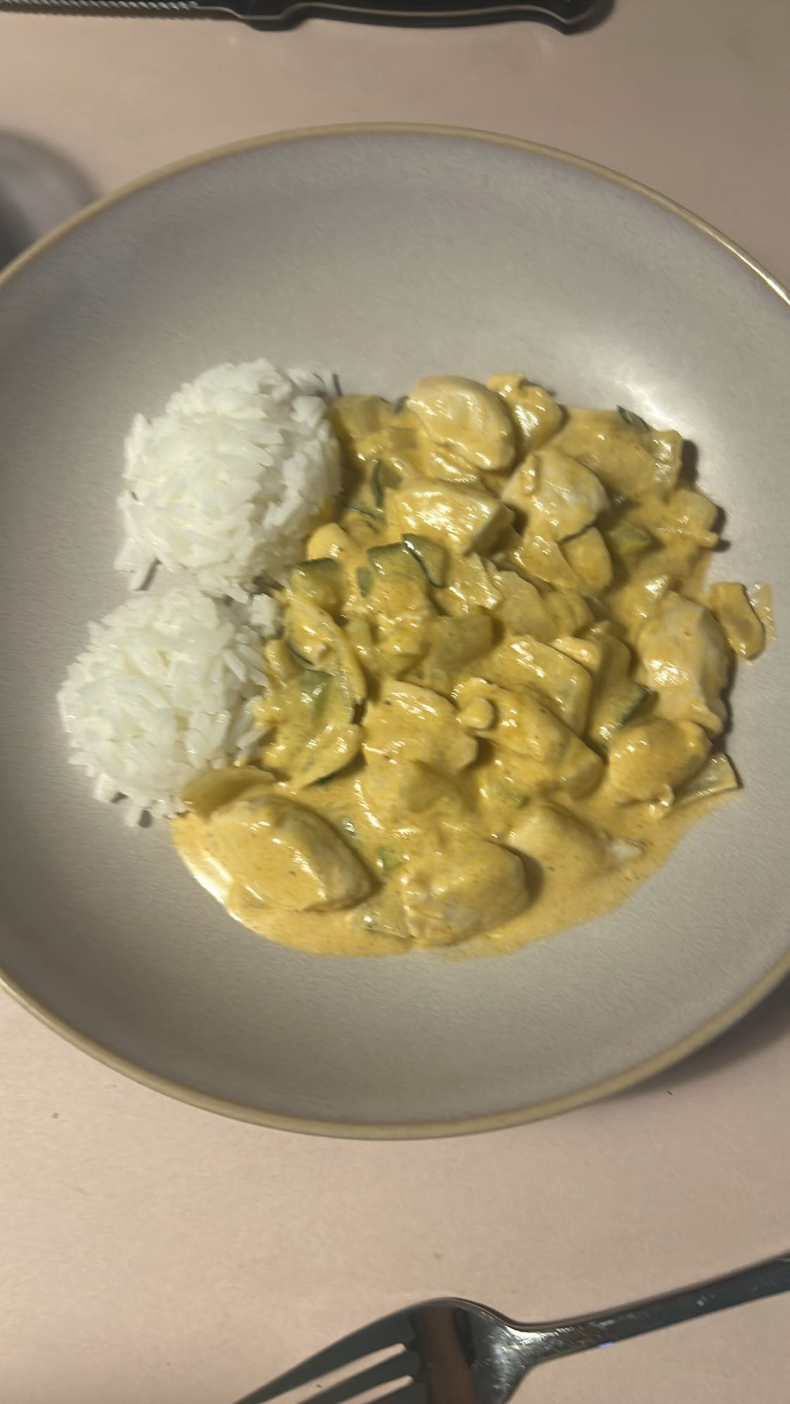 kip kerrie met rijst