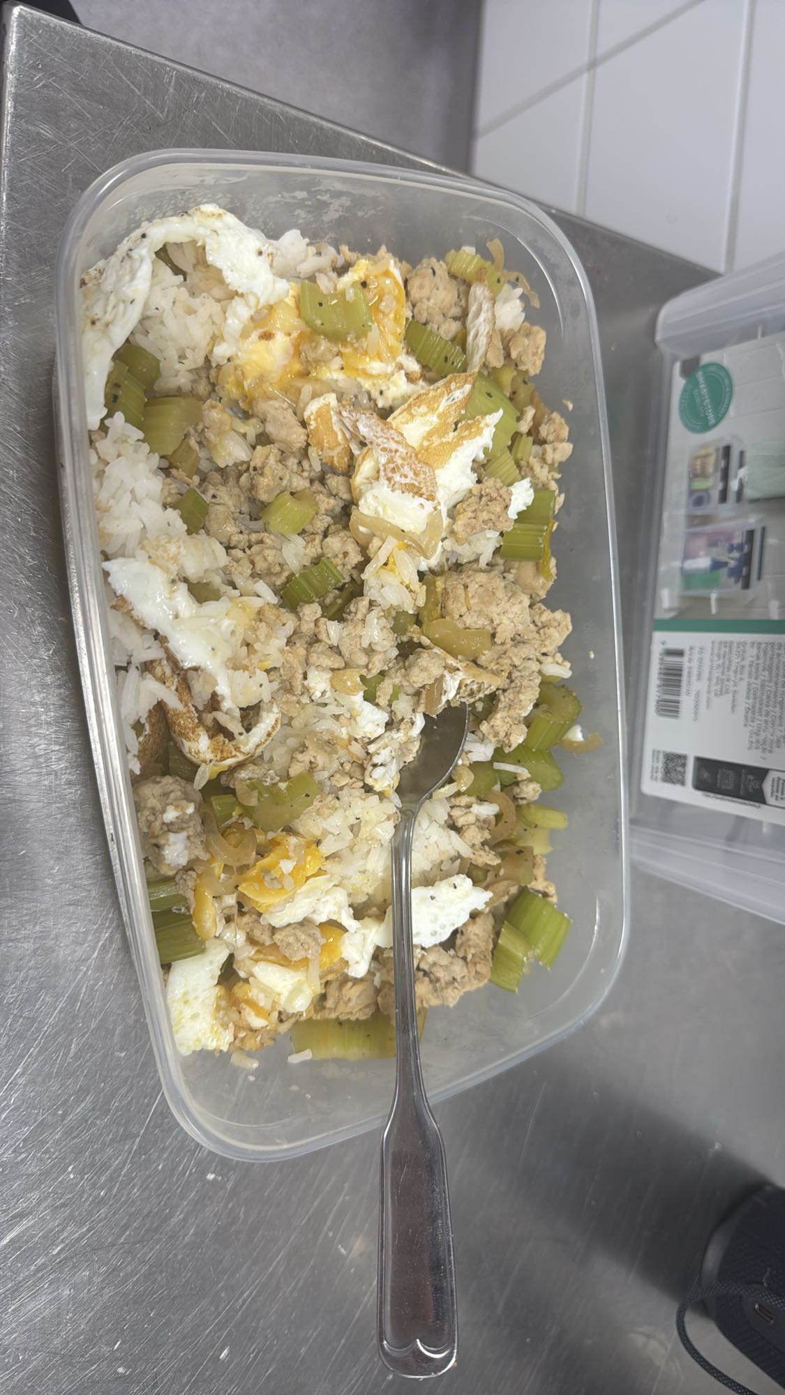 Ris med ägg och kalkonfärs