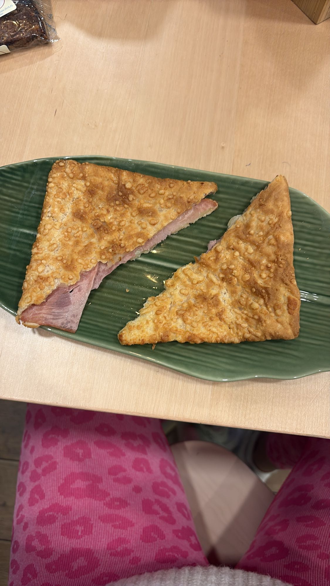 Pan de yuka con jamón y queso