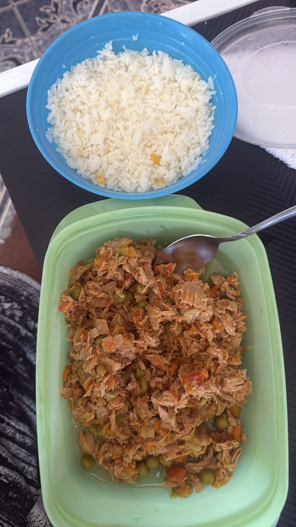 Arroz con atún y verduras