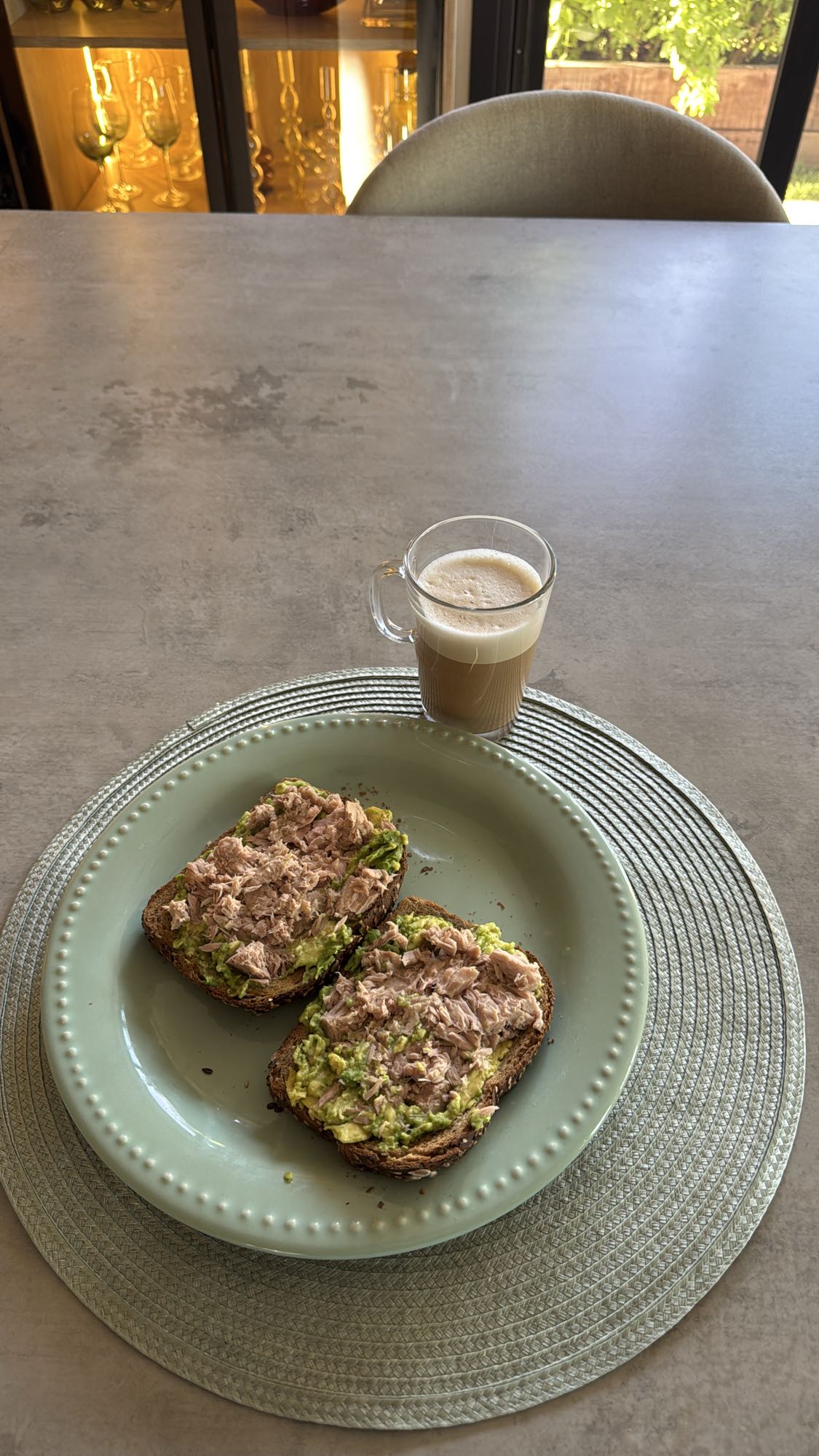 Tostadas de atún y aguacate