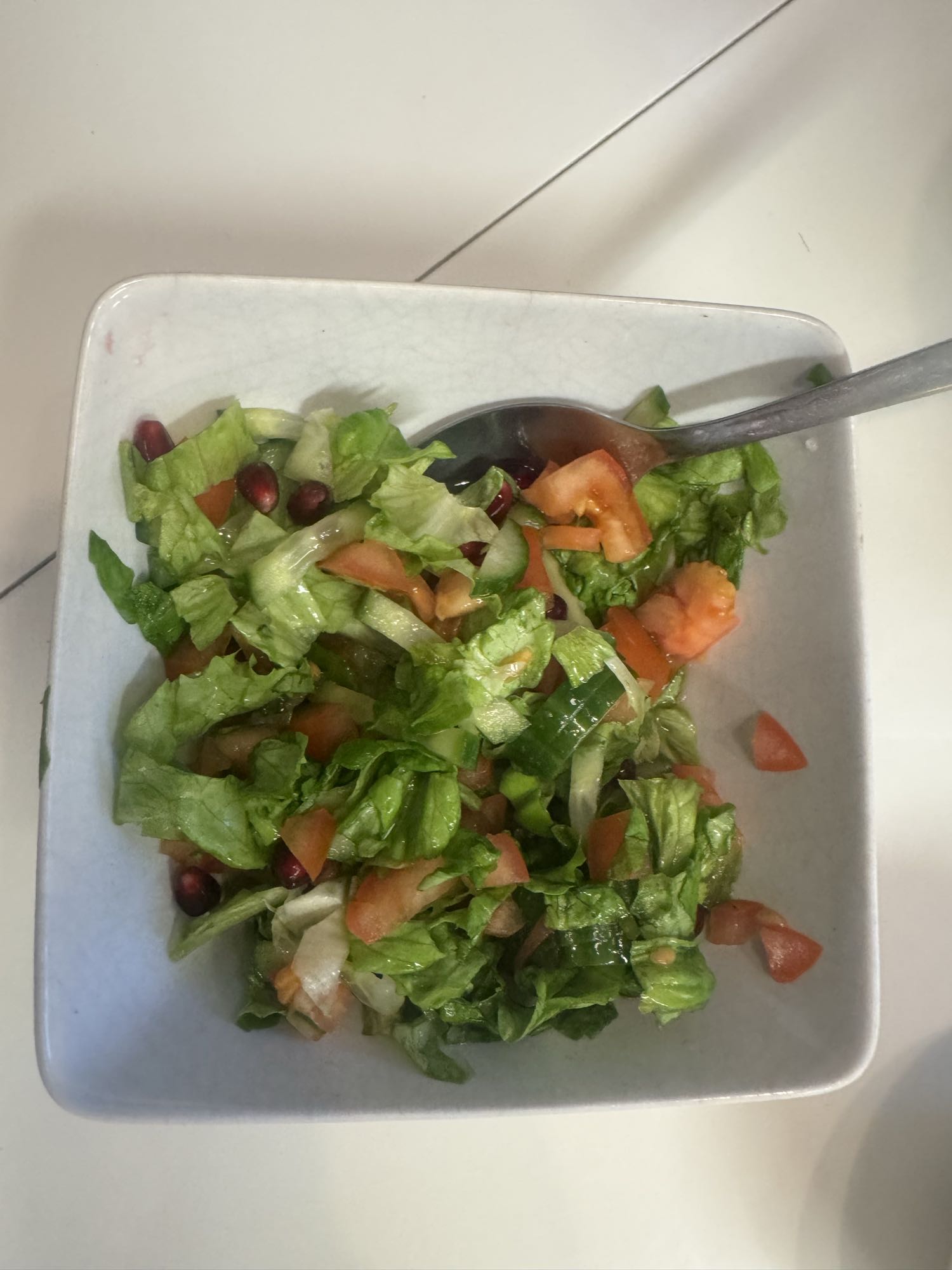 Grönsallad med granatäpple