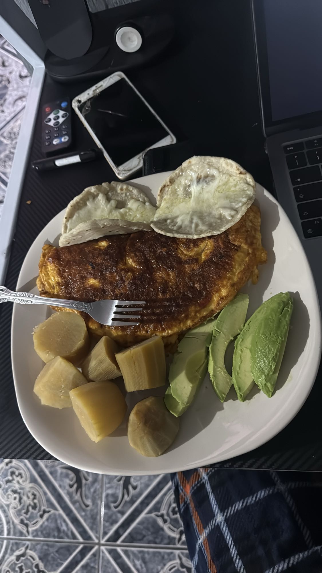 Desayuno con tortilla yuca