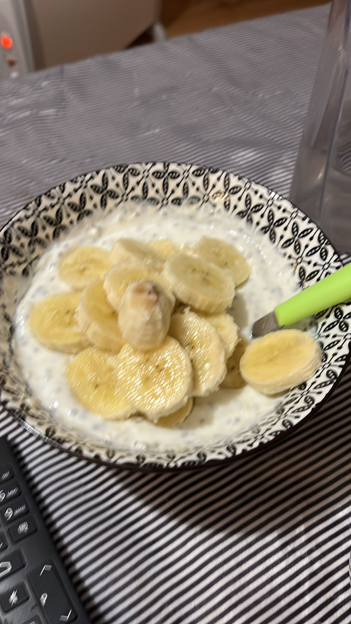 Банан с кисело мляко