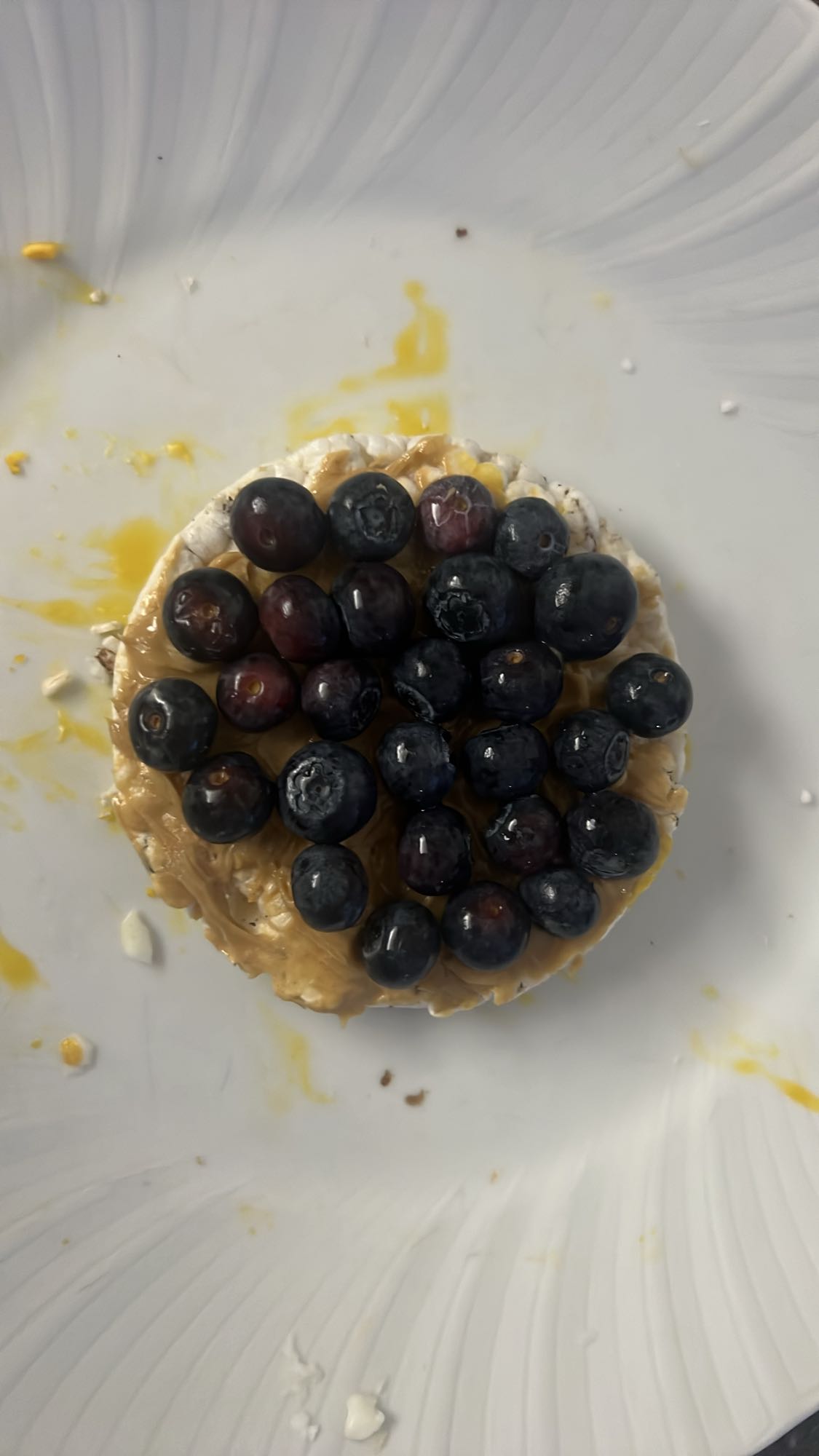 Pirinç patlağı fıstık ezmeli yaban mersinli