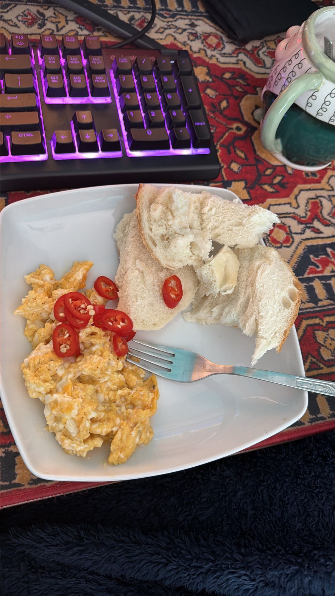 Jajecznica z chlebem