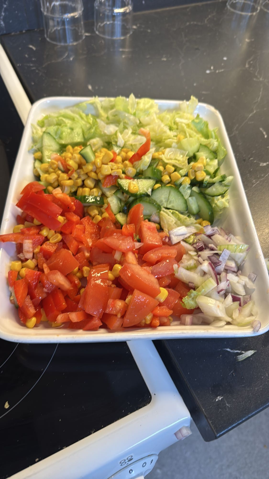 Färgglad grönsakssallad