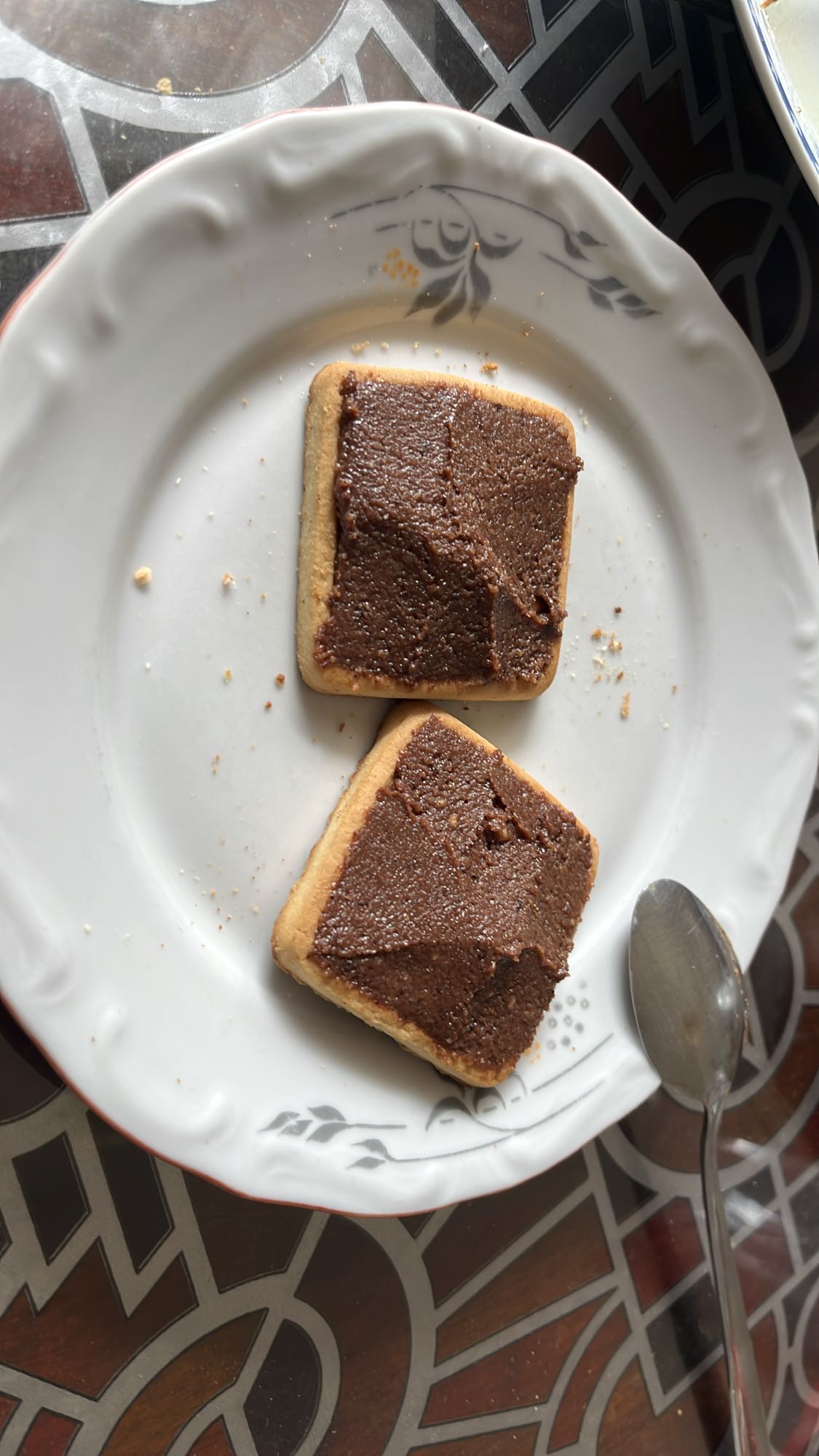 Бисквити с шоколадов крем