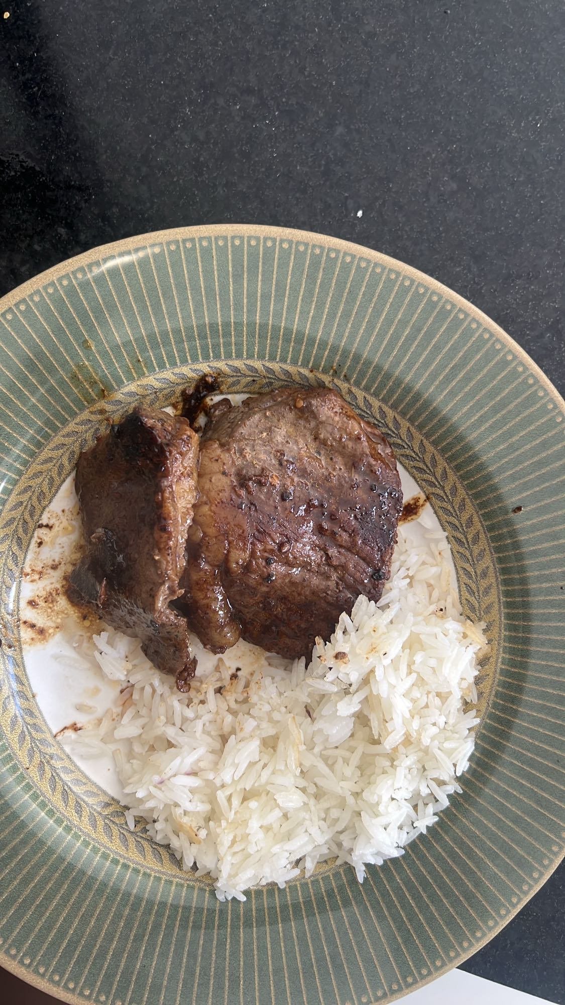 Bife com arroz branco
