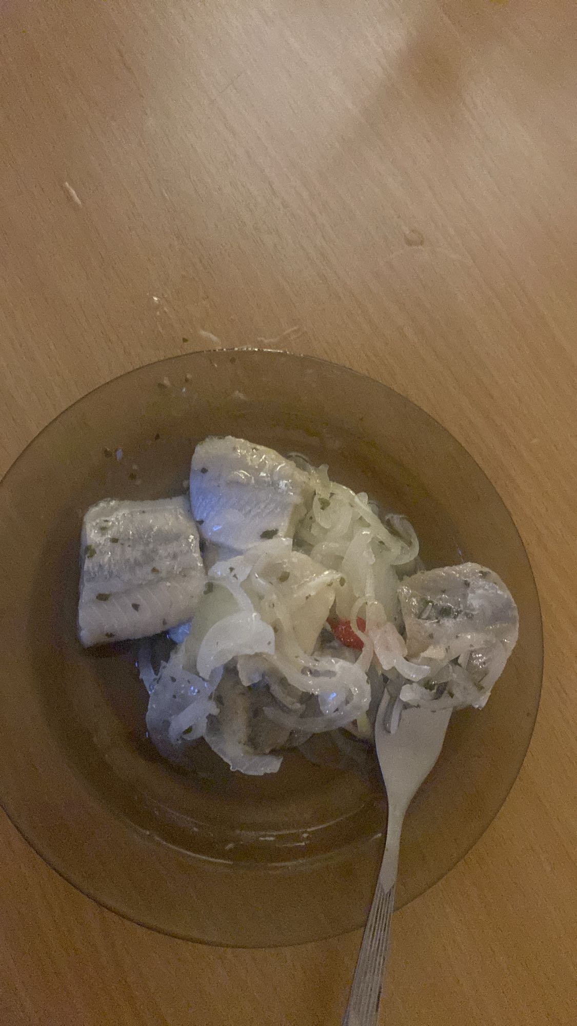 śledź w occie z cebulą