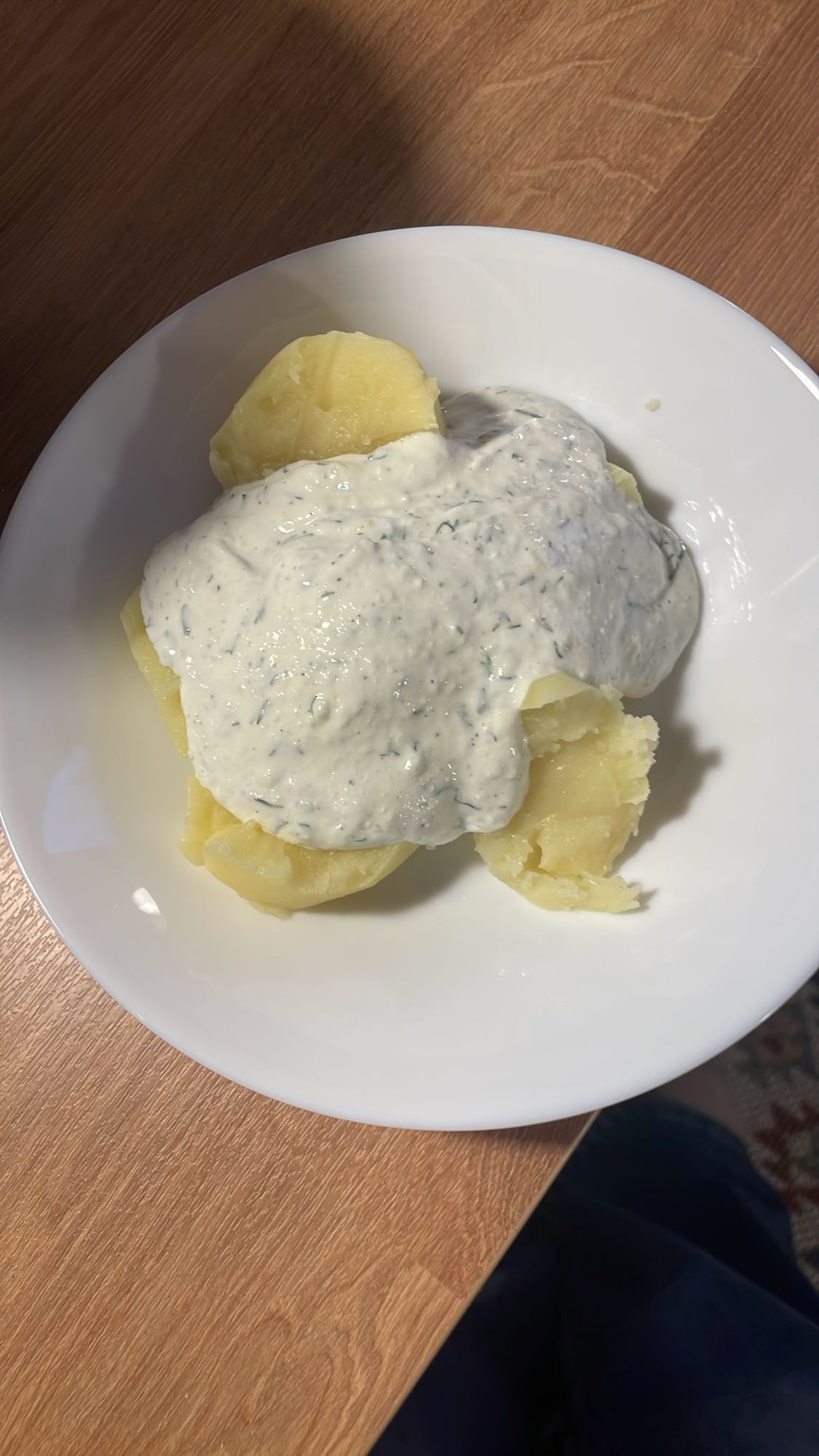 Ziemniaki z sosem jogurtowym
