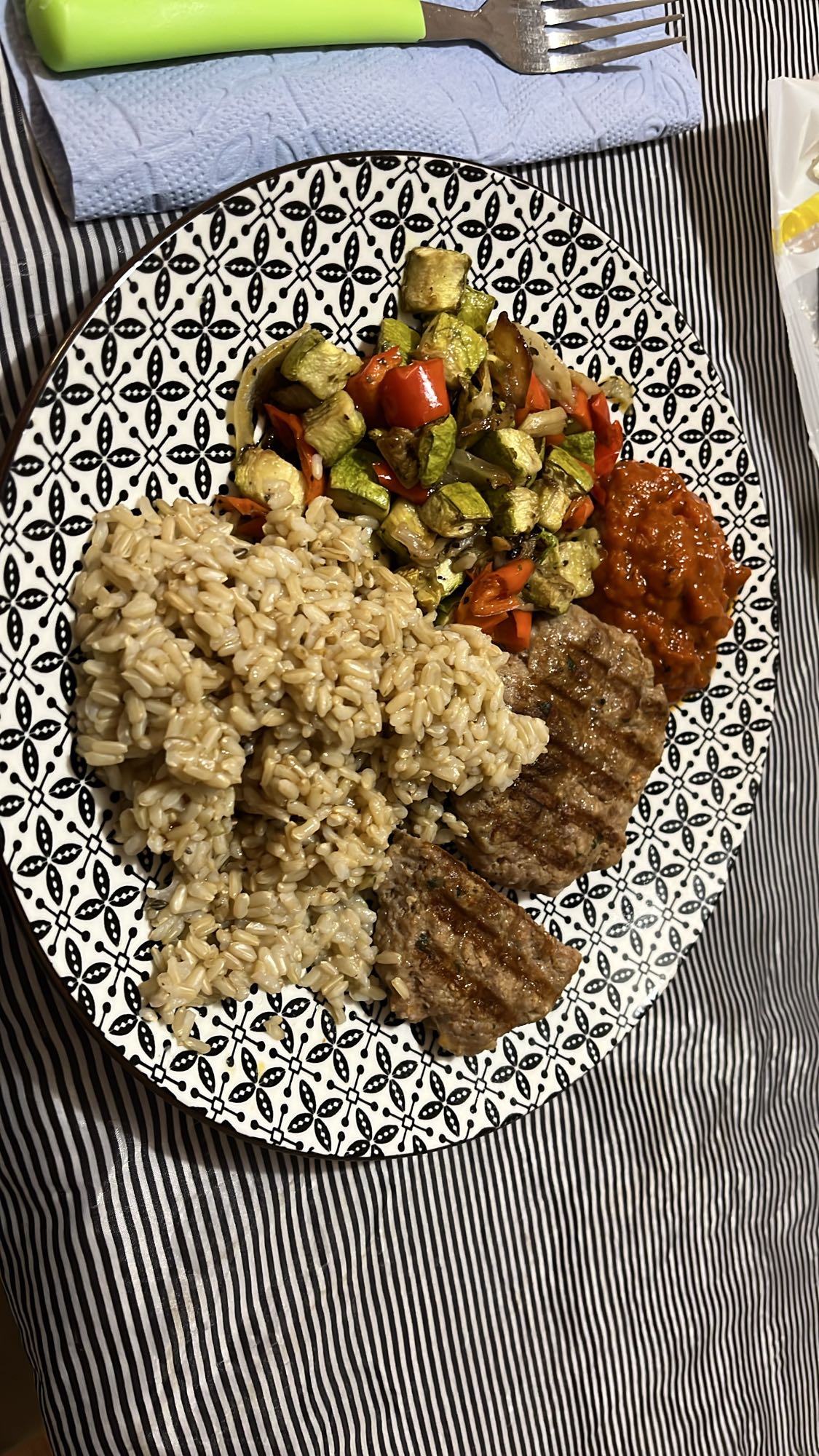 Кюфтета с ориз и зеленчуци