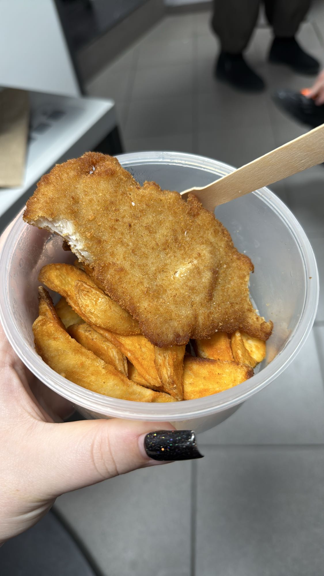 Snitel cu cartofi prajiti