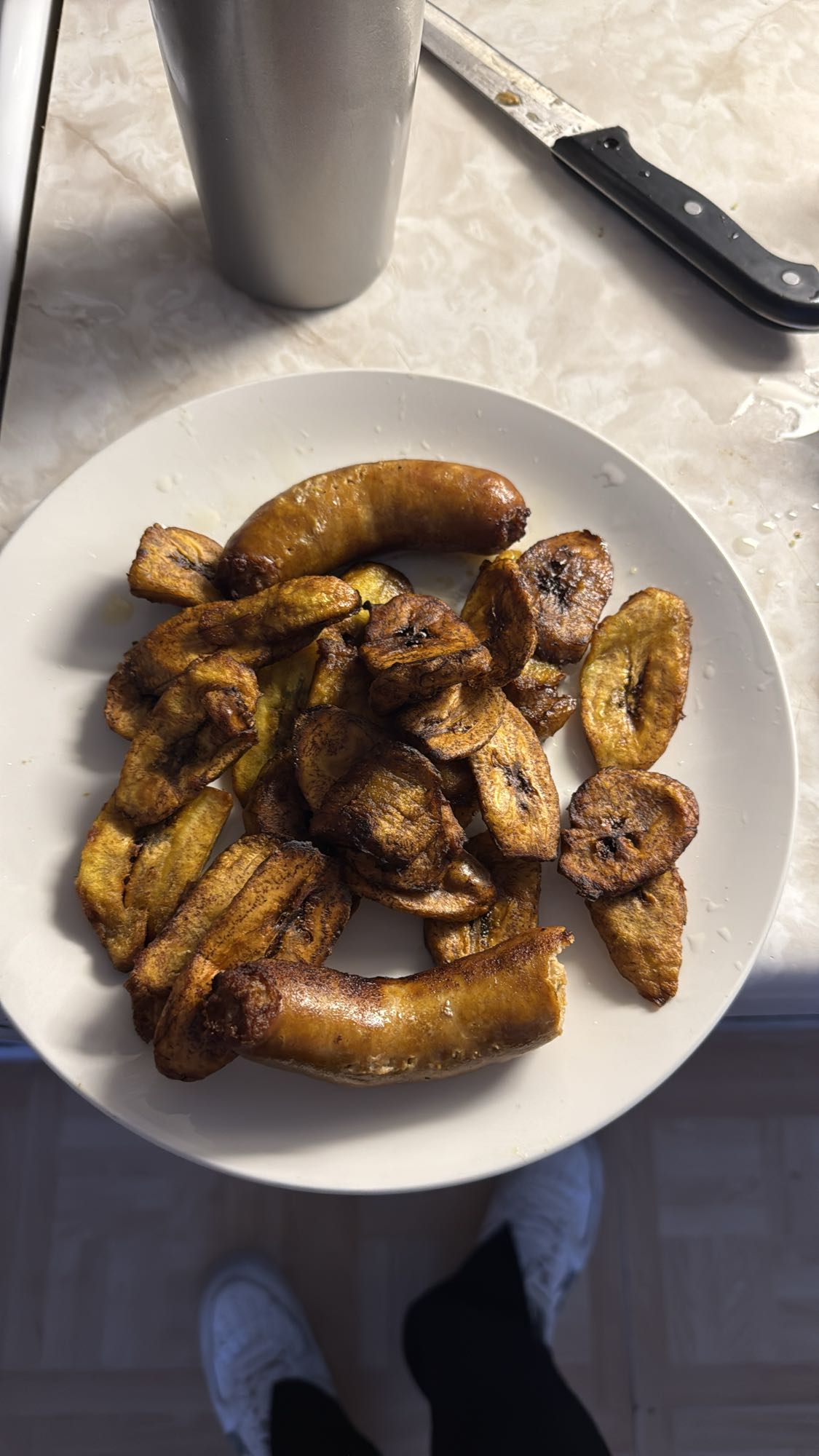 Saucisse et plantains frits