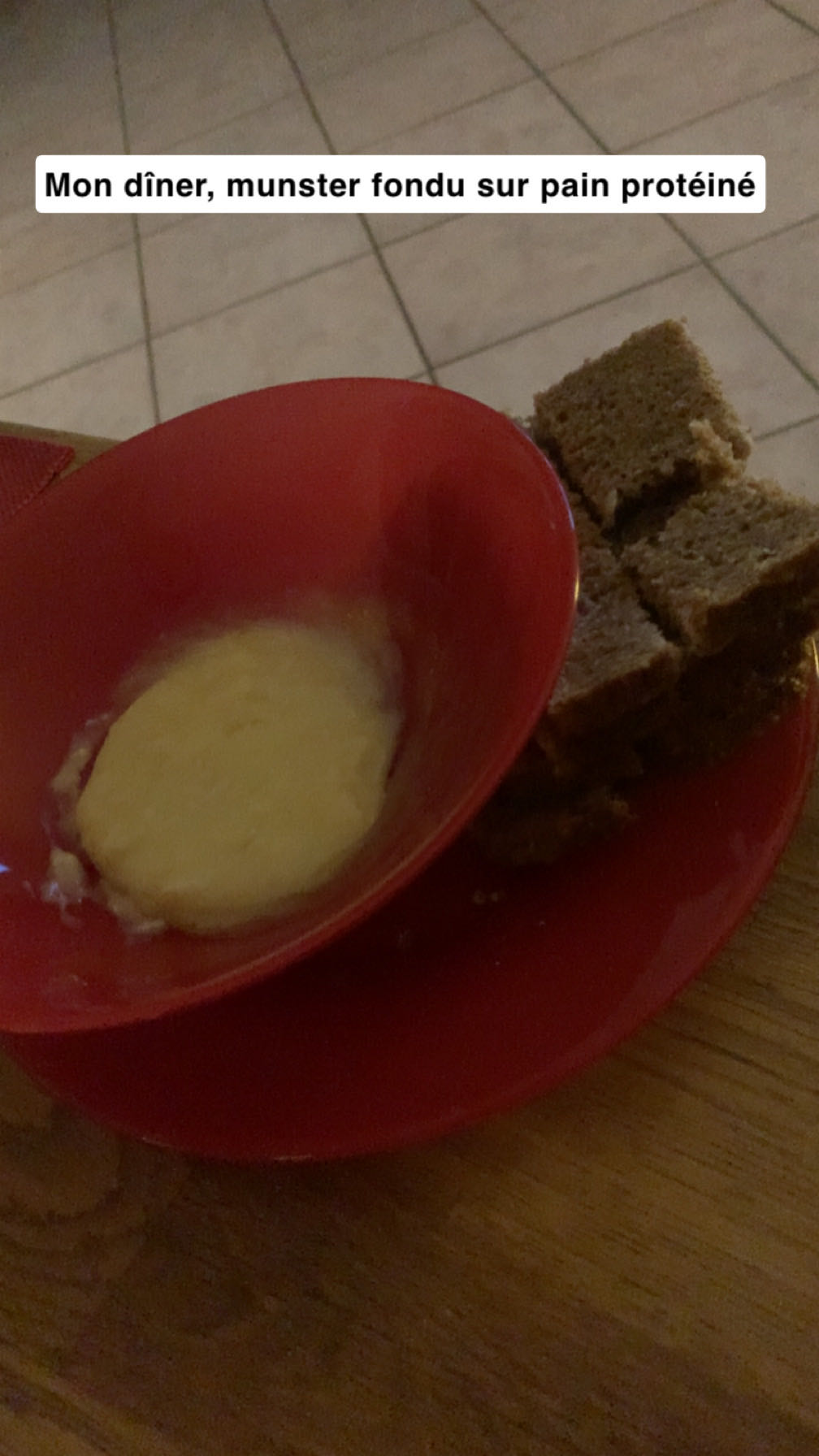 Munster fondu et pain protéiné