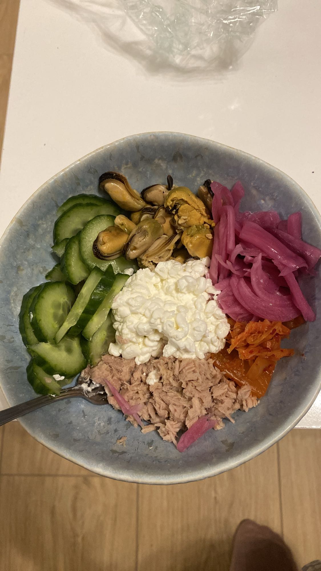 Salată proteică cu ton