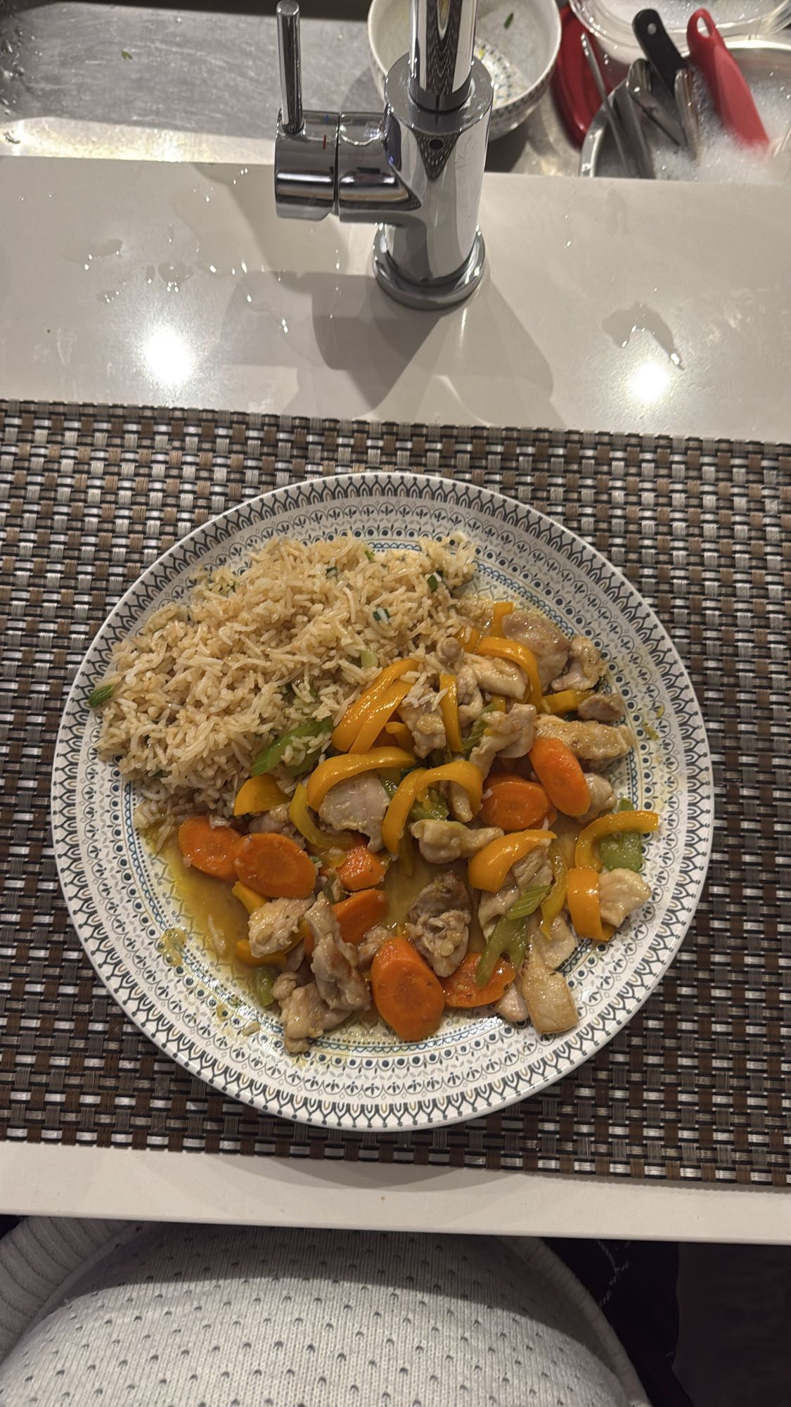 Poulet sauté légumes riz