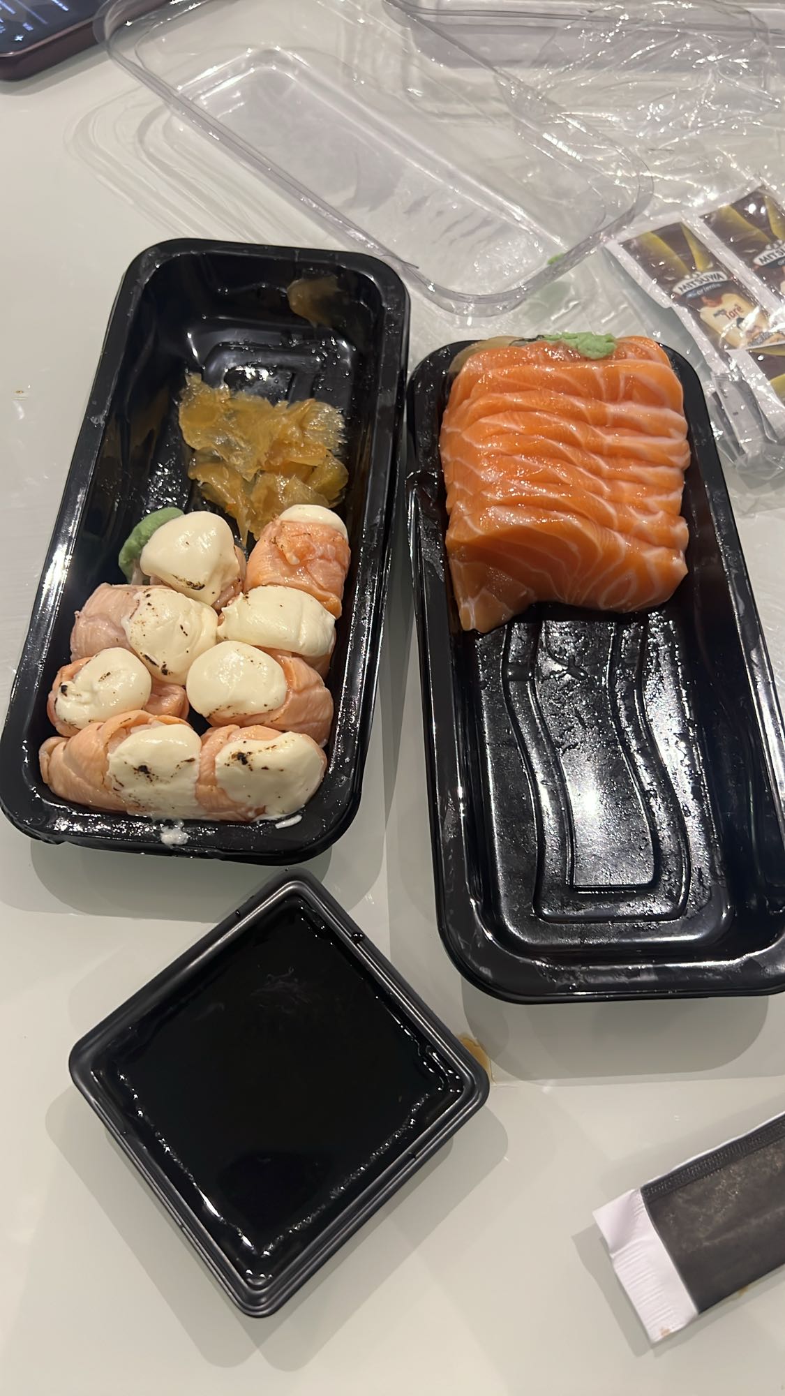 Sashimi e sushi de salmão