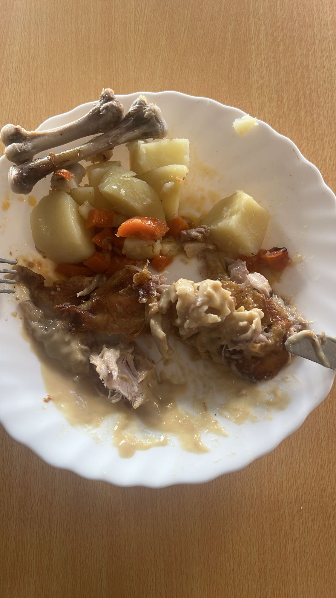 Pui cu cartofi și morcovi