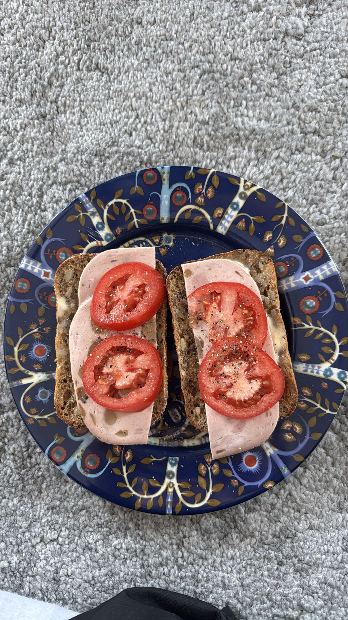 Tomato & Luncheon Sandwich
