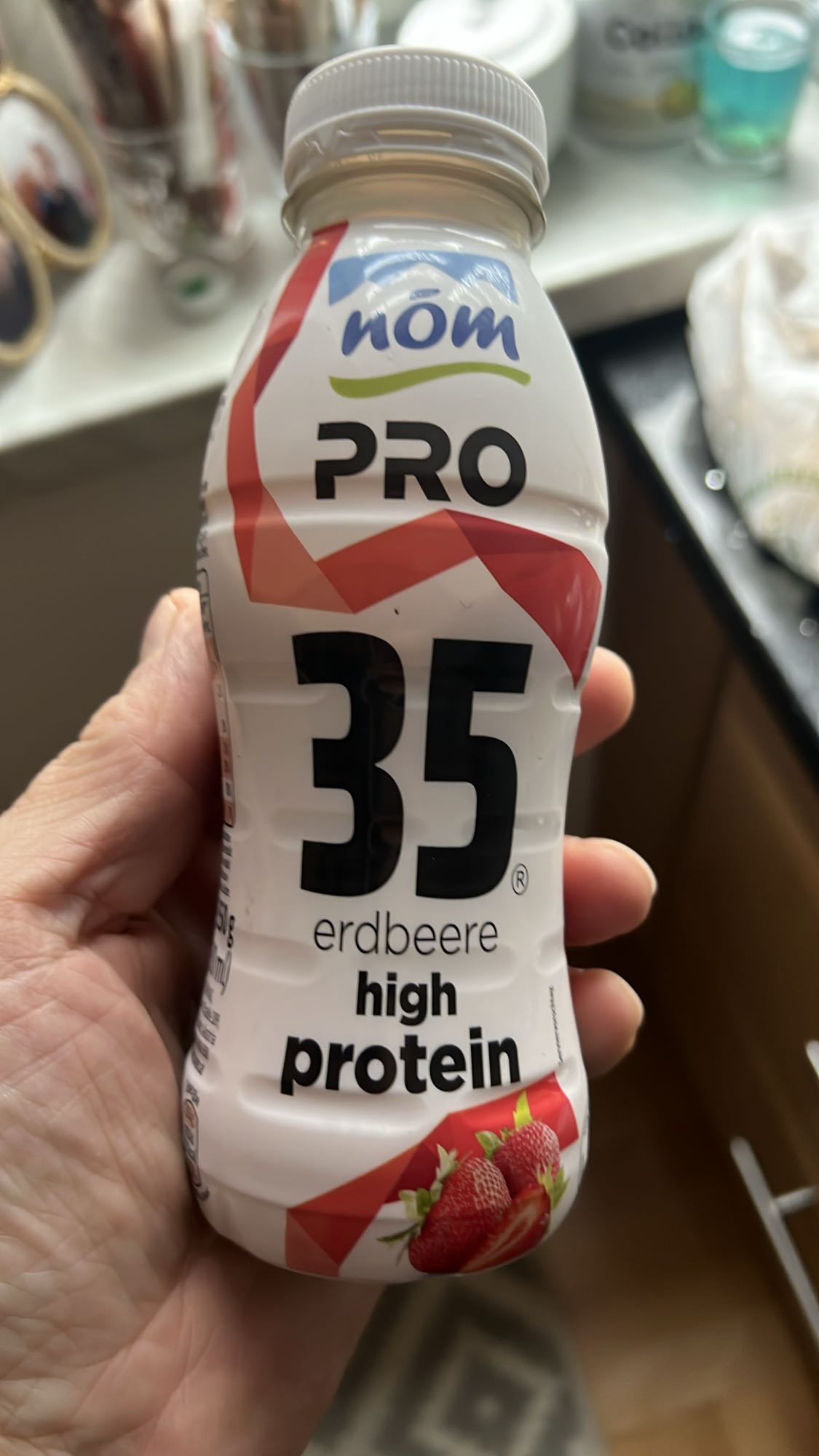 truskawkowy napój proteinowy
