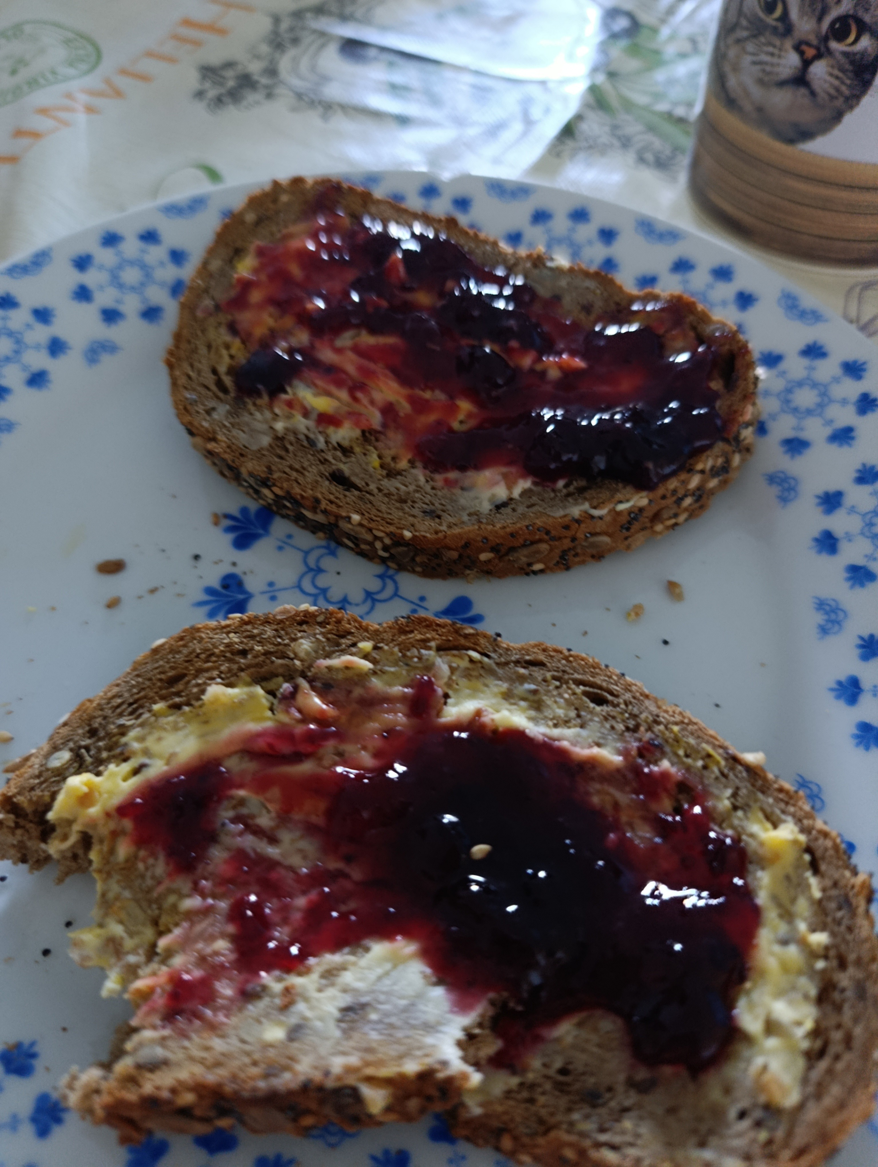 Pan integral con mermelada
