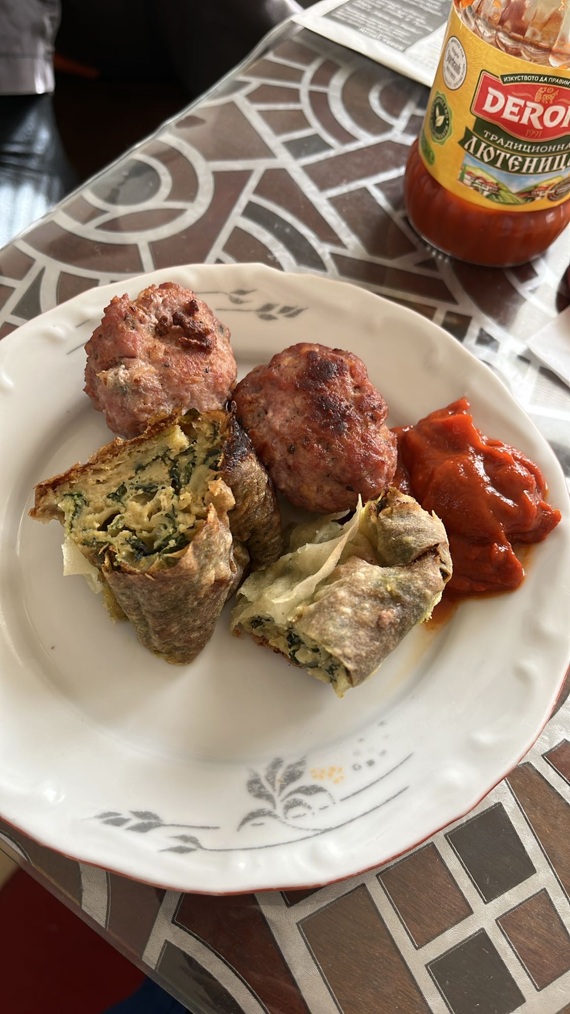 Кюфтета, баница и лютеница