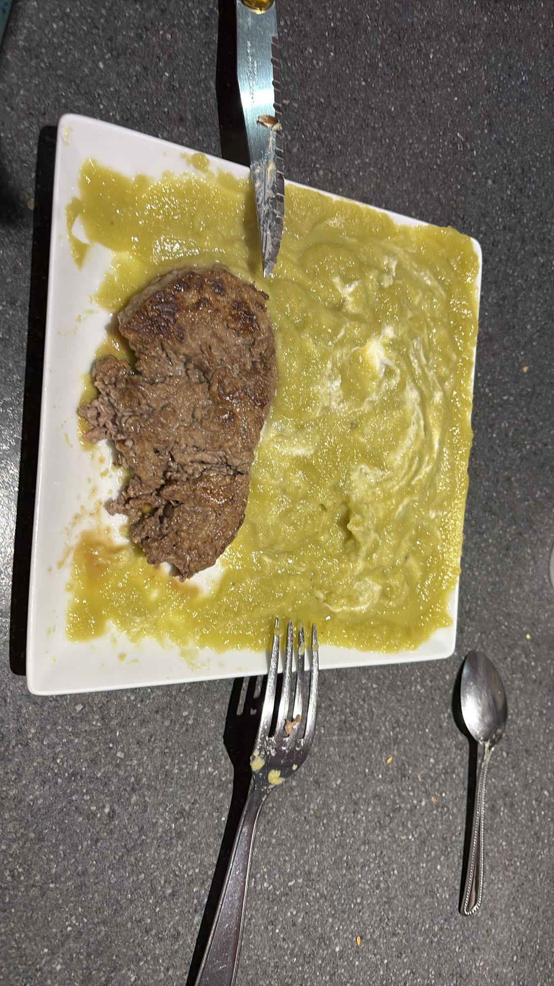 Steak et purée de pois