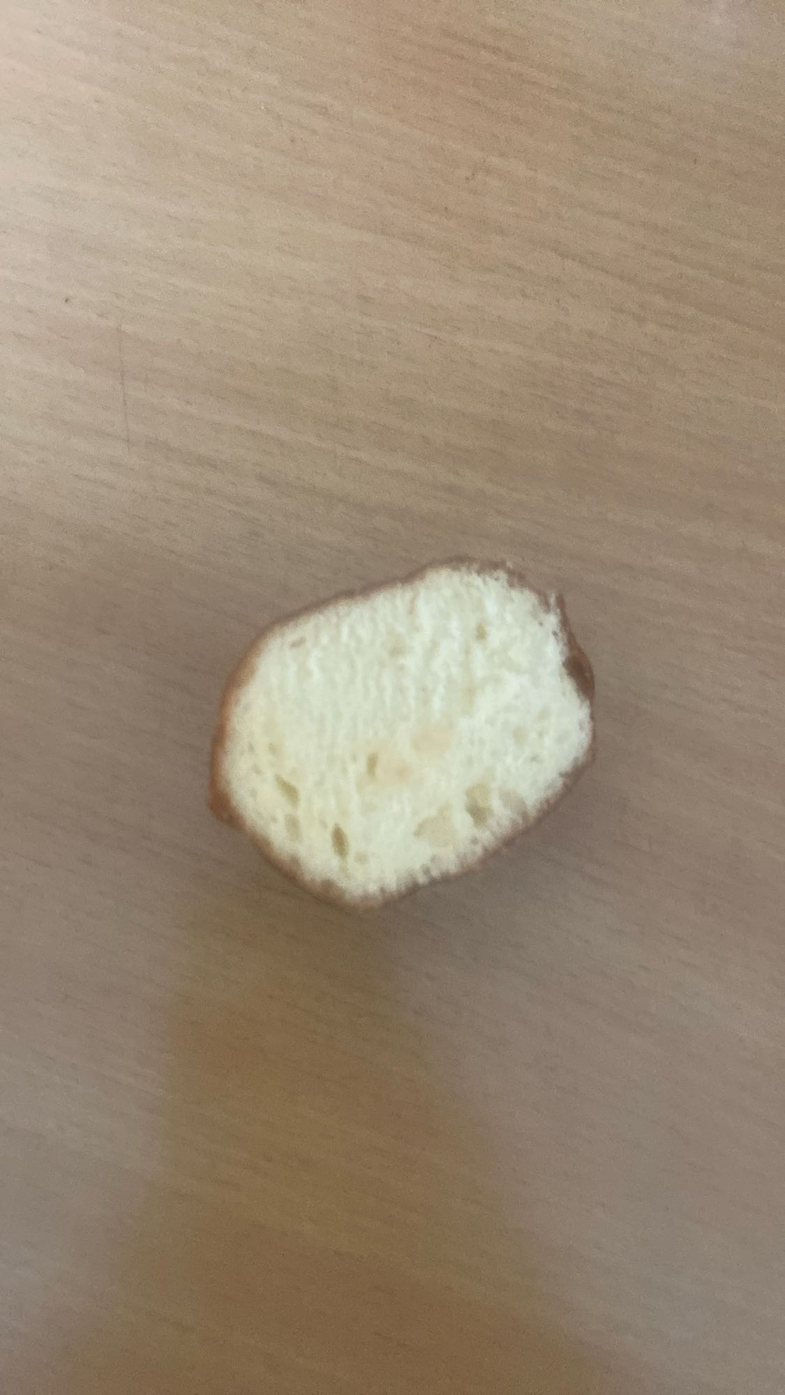kawałek bułki pszennej