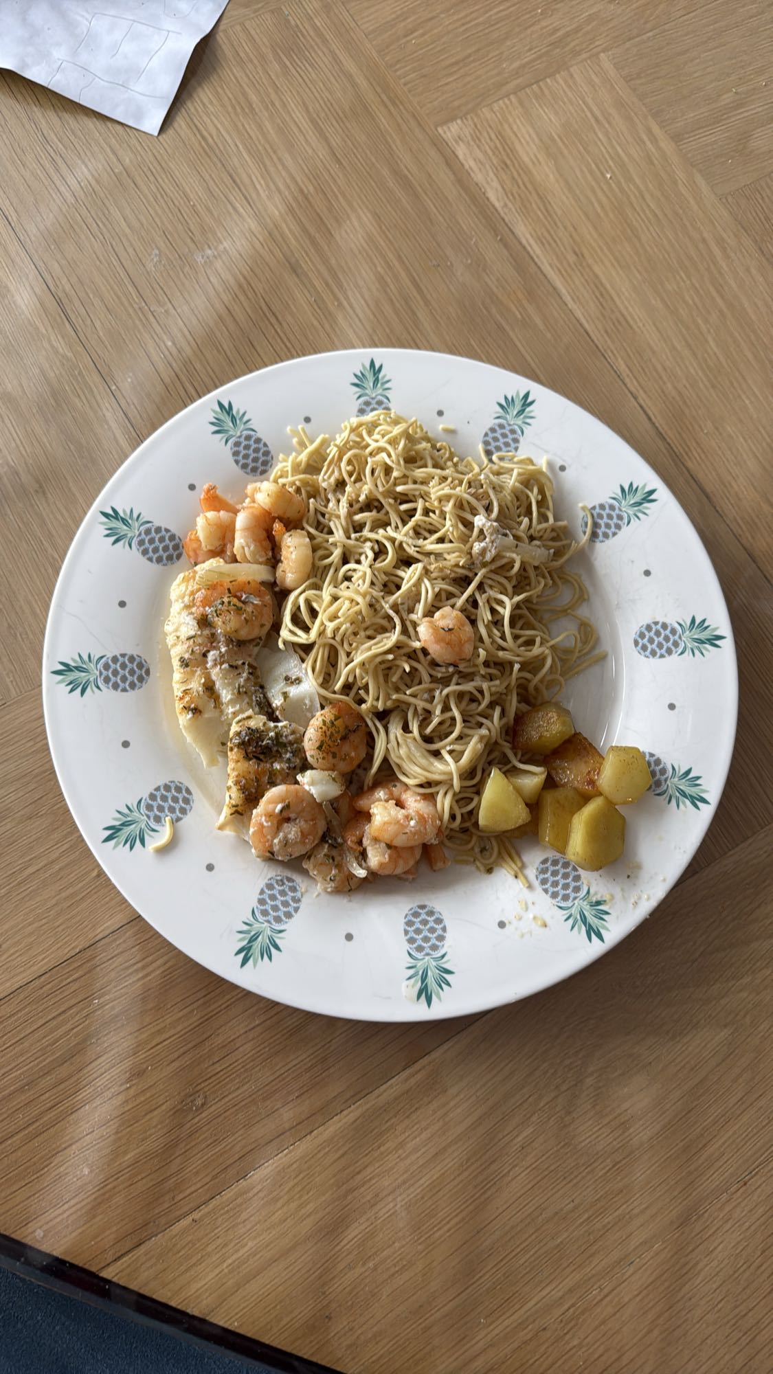 Shrimp noodles with fish