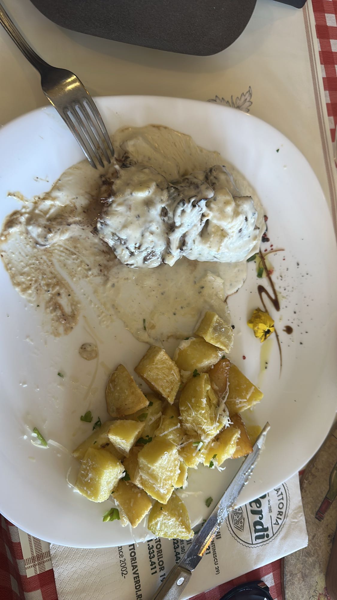 Beef with cream sauce and potatoes