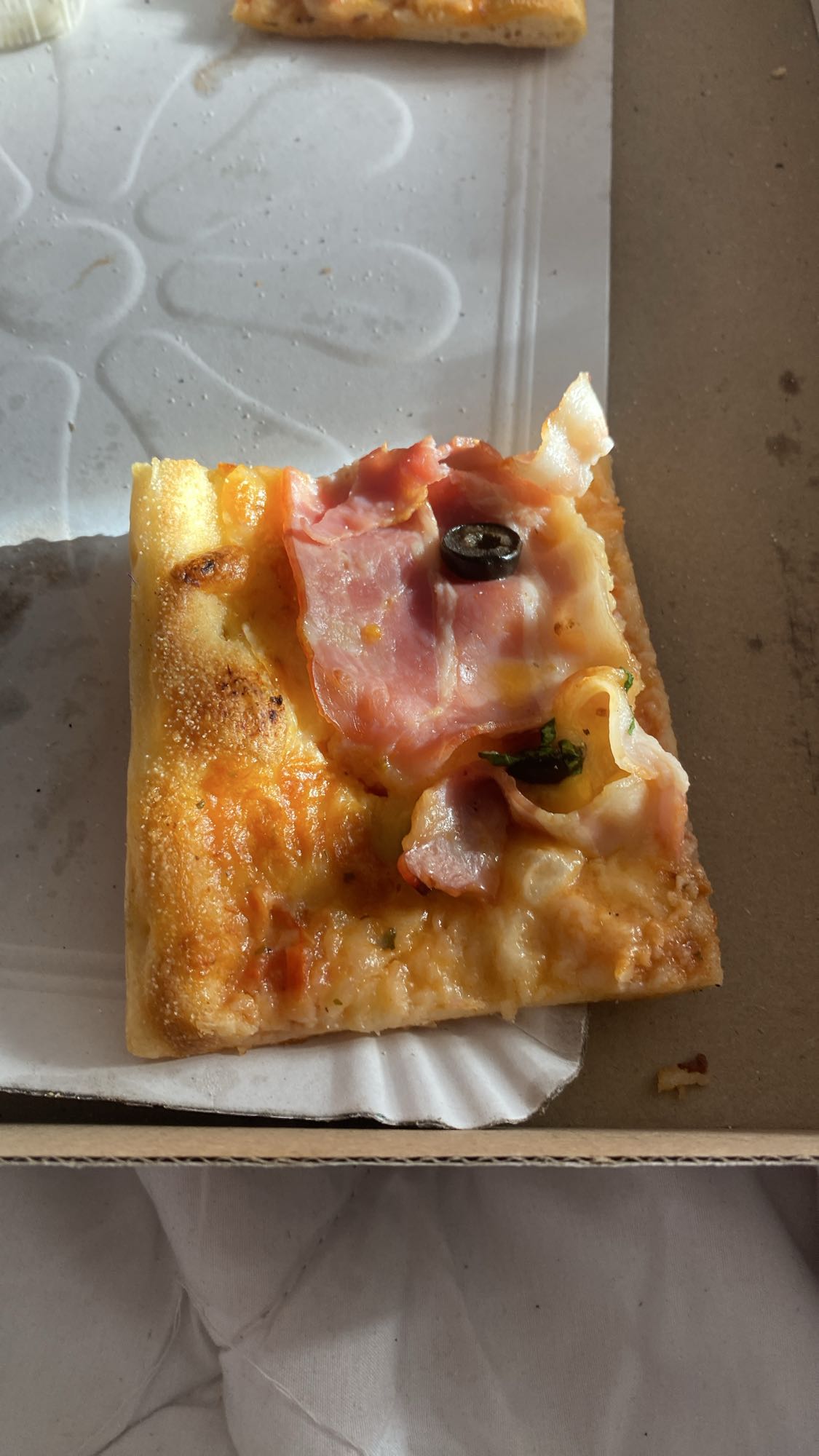 Felie pizza cu șuncă