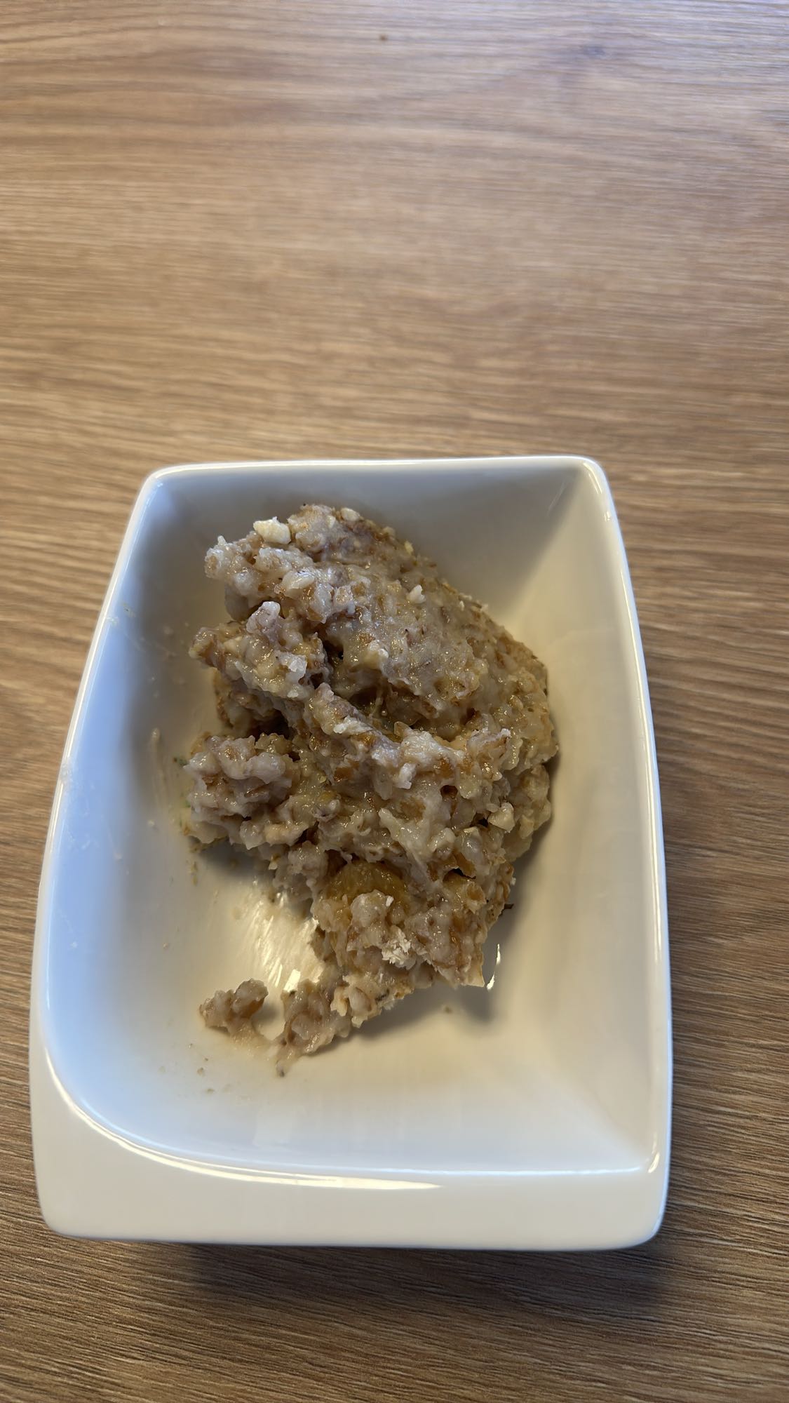 Oatmeal with raisins