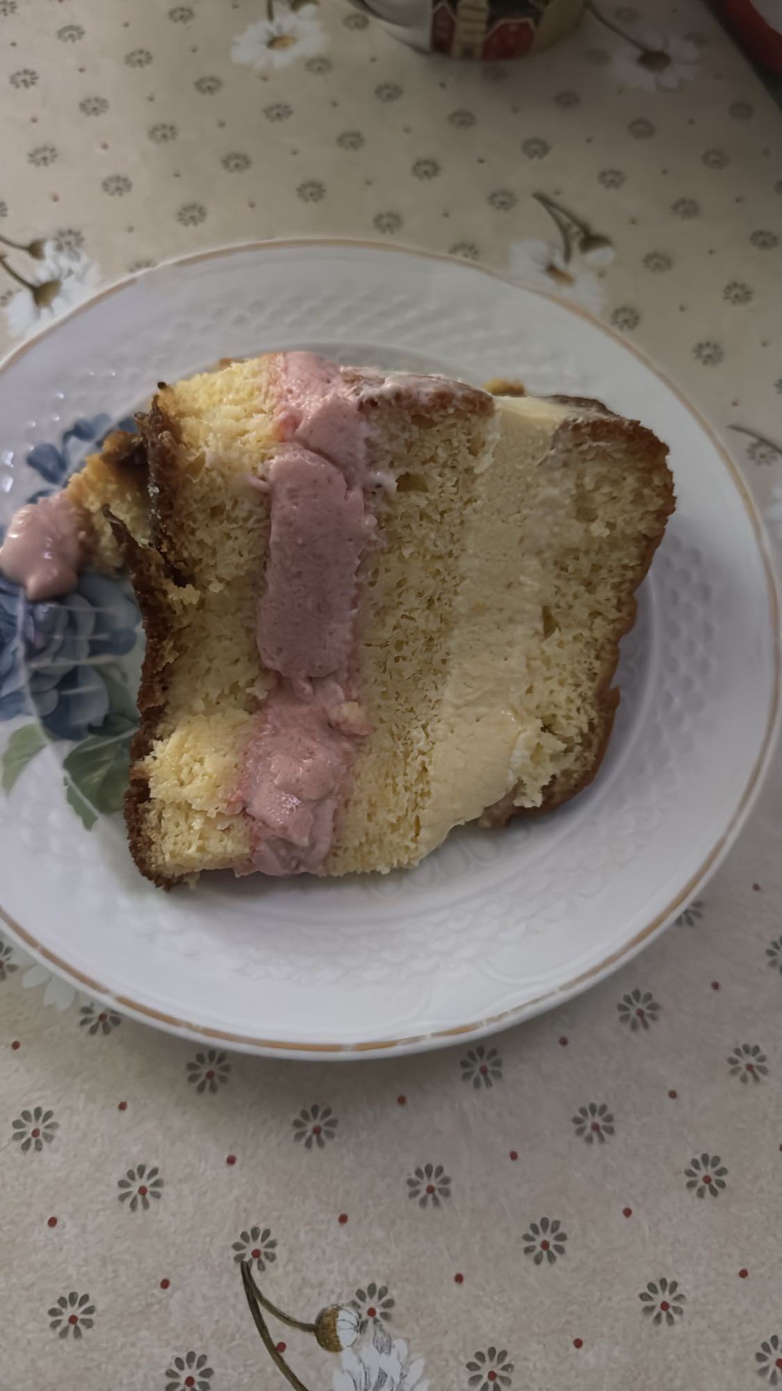 Felie de tort cu cremă