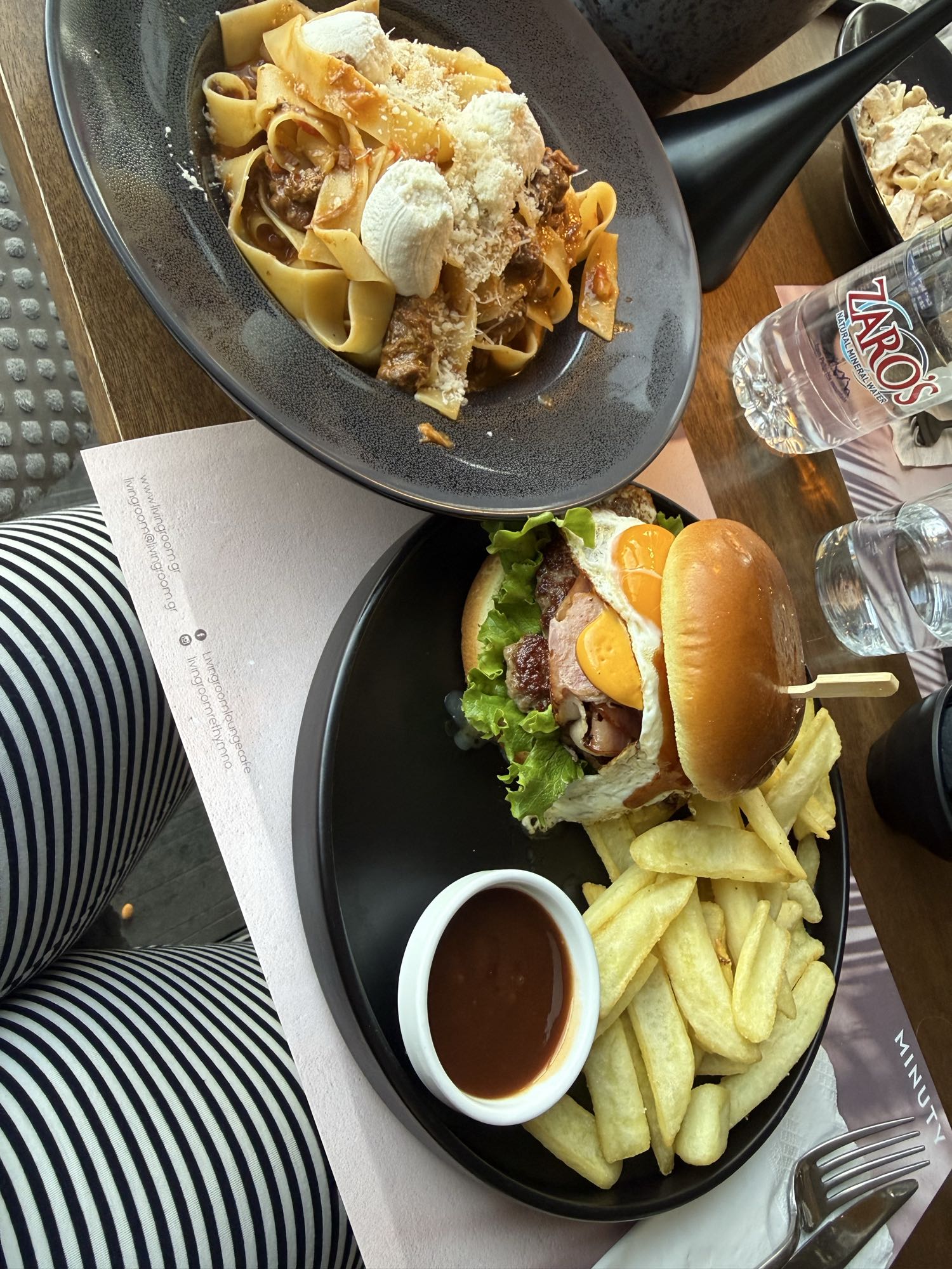 Burger, fries & pasta combo