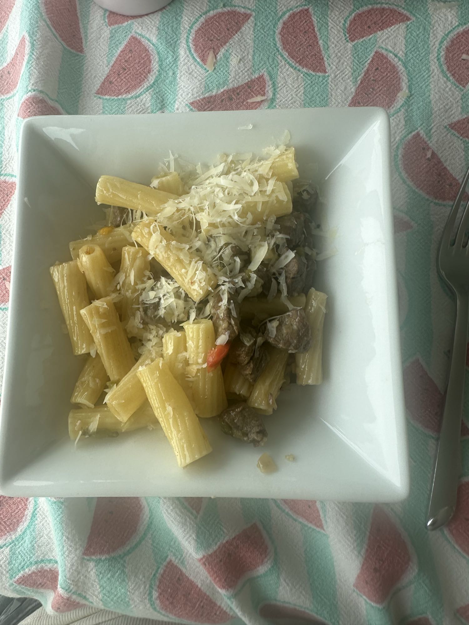 Pasta con carne y queso