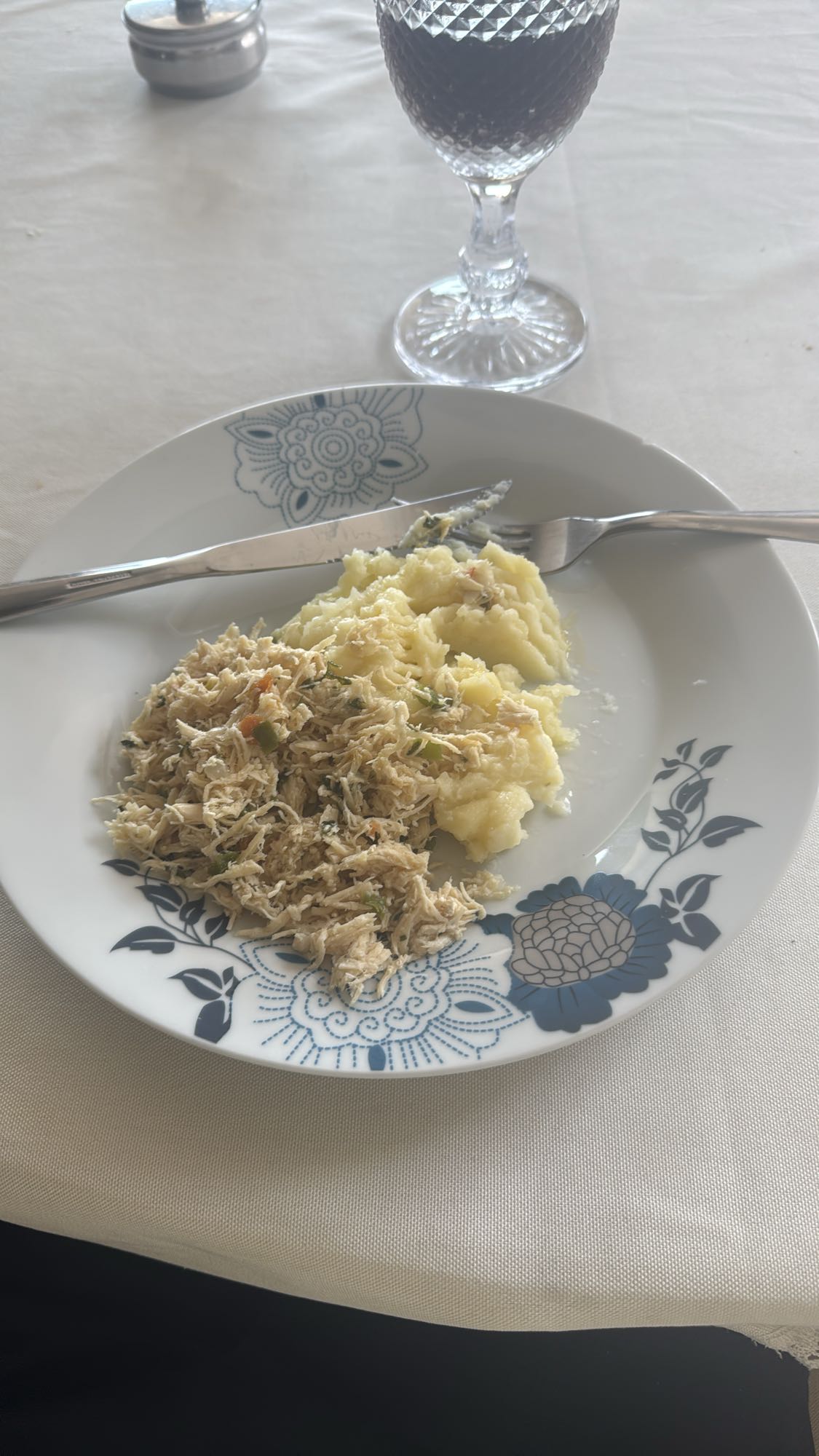 Frango desfiado e purê