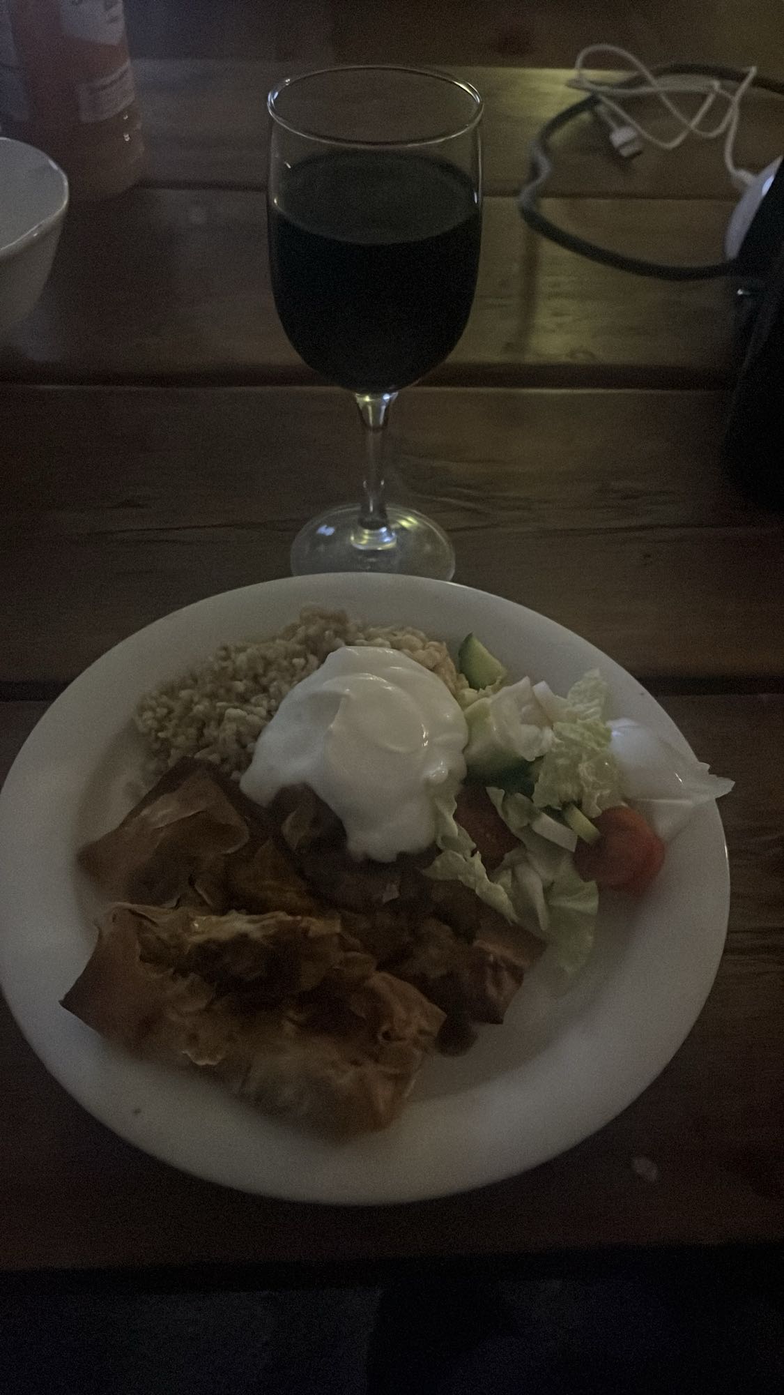 Börek med bulgur och sallad