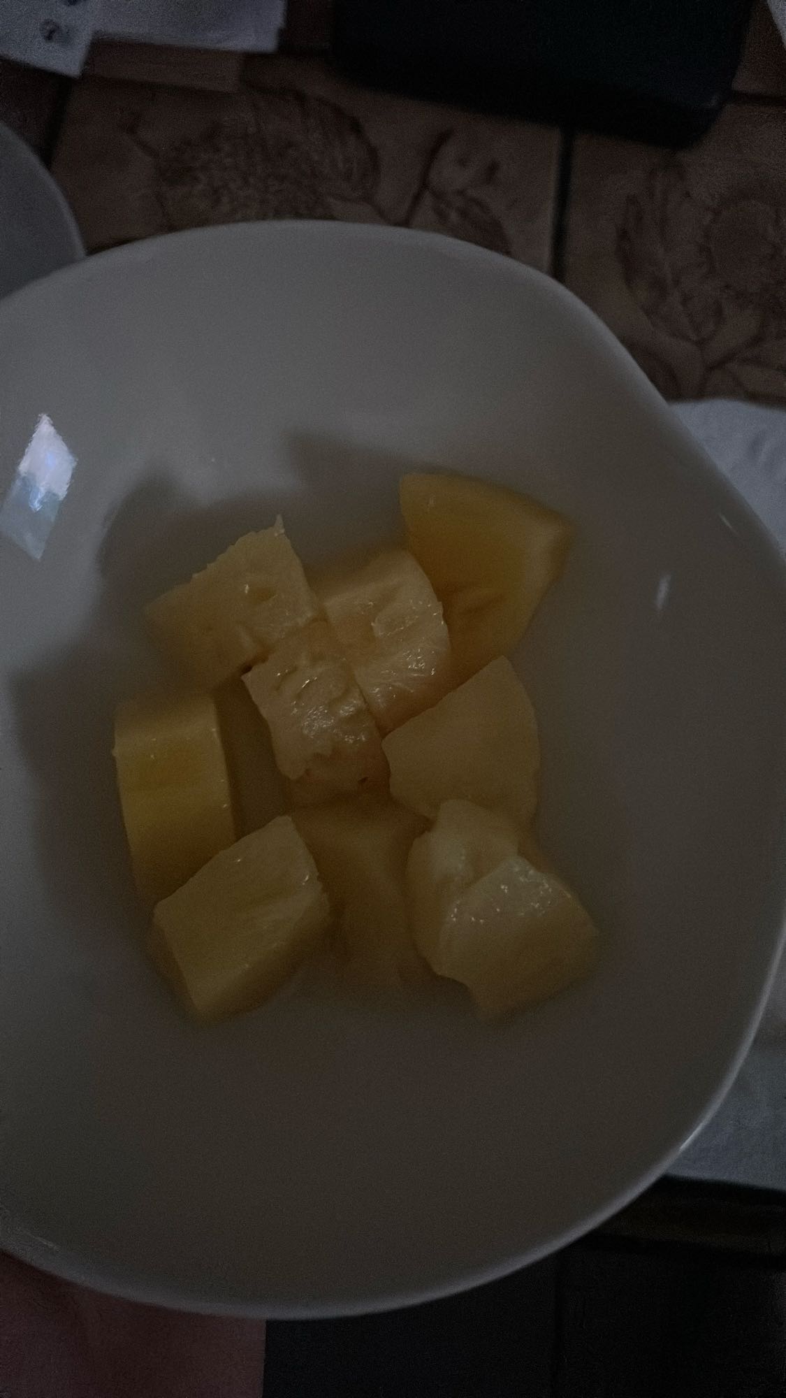 Ananas frais en morceaux