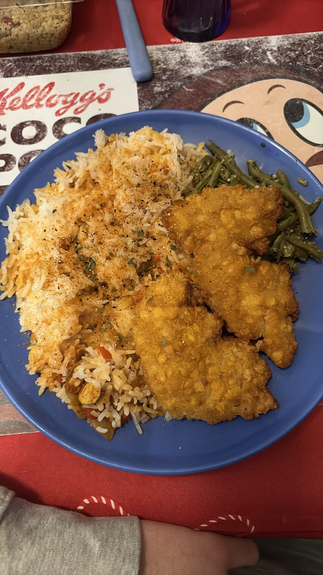 Poulet pané, riz, haricots