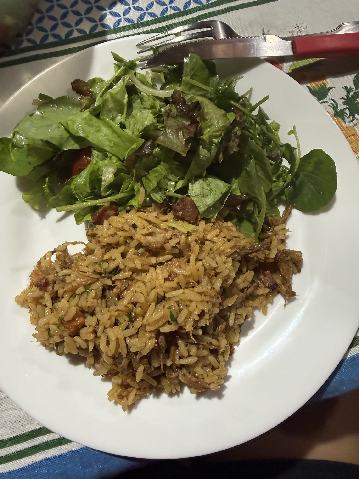 Arroz temperado com salada