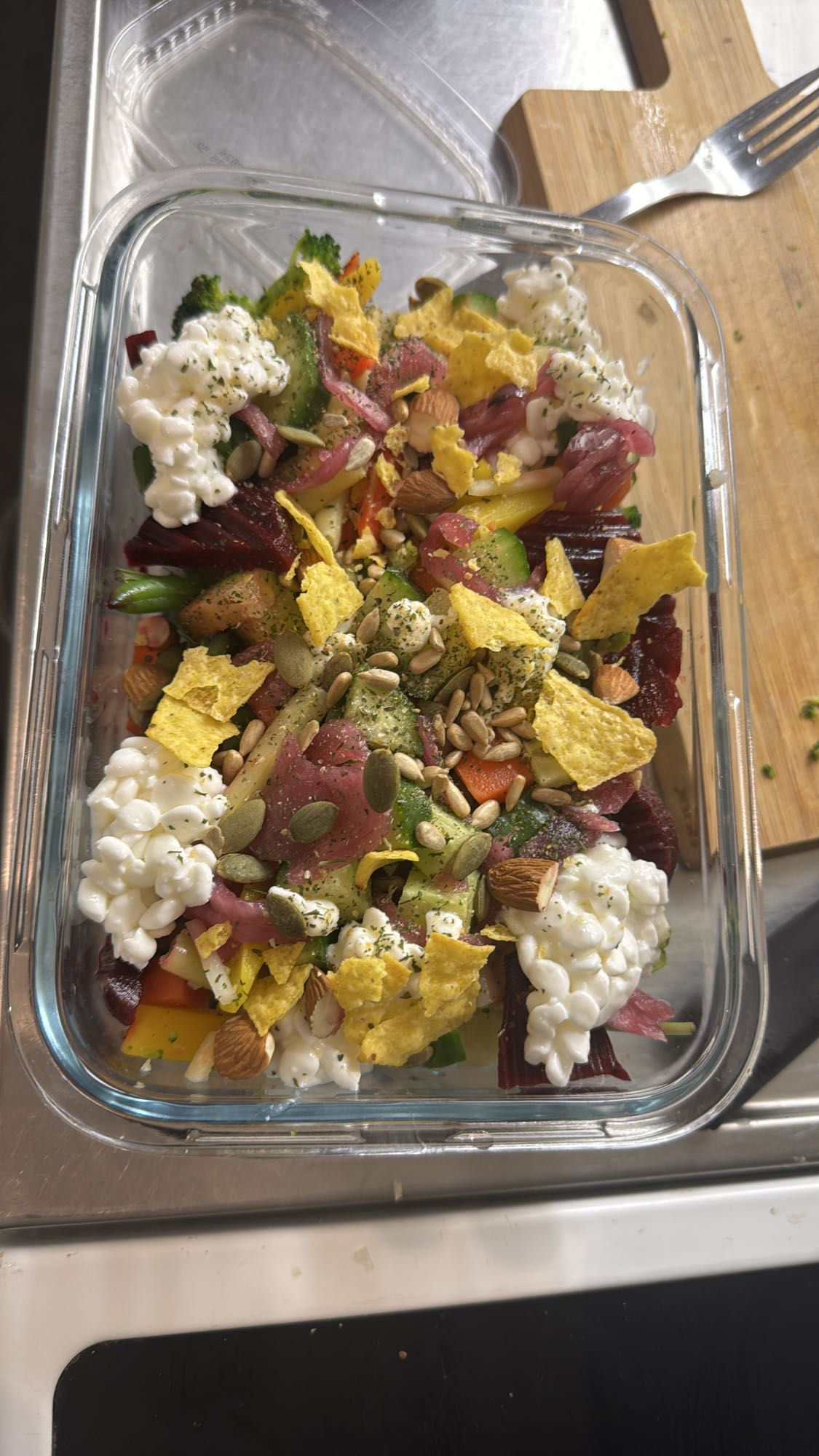 Färgglad grönsakssallad