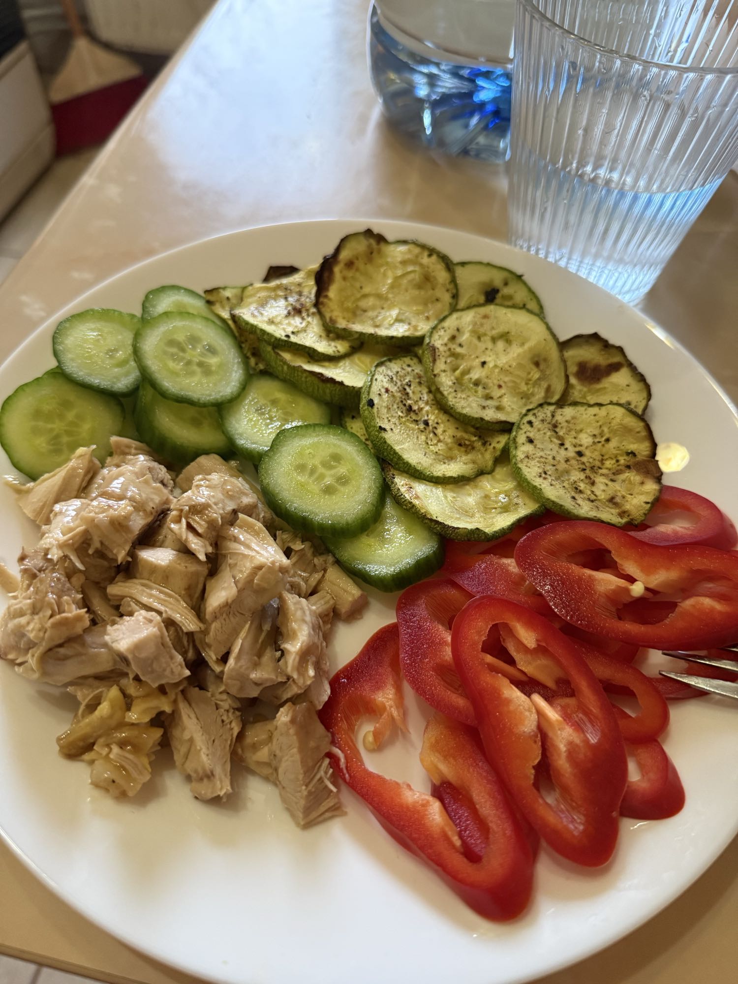 Salată cu ton și legume