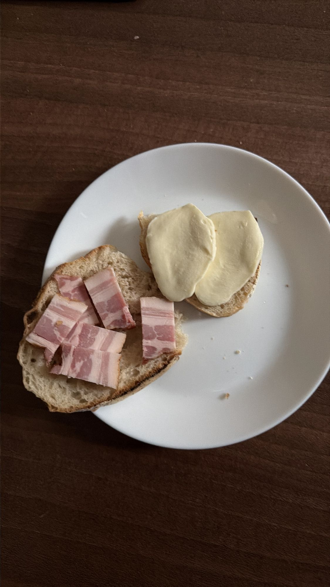 Sandviș cu brânză și bacon